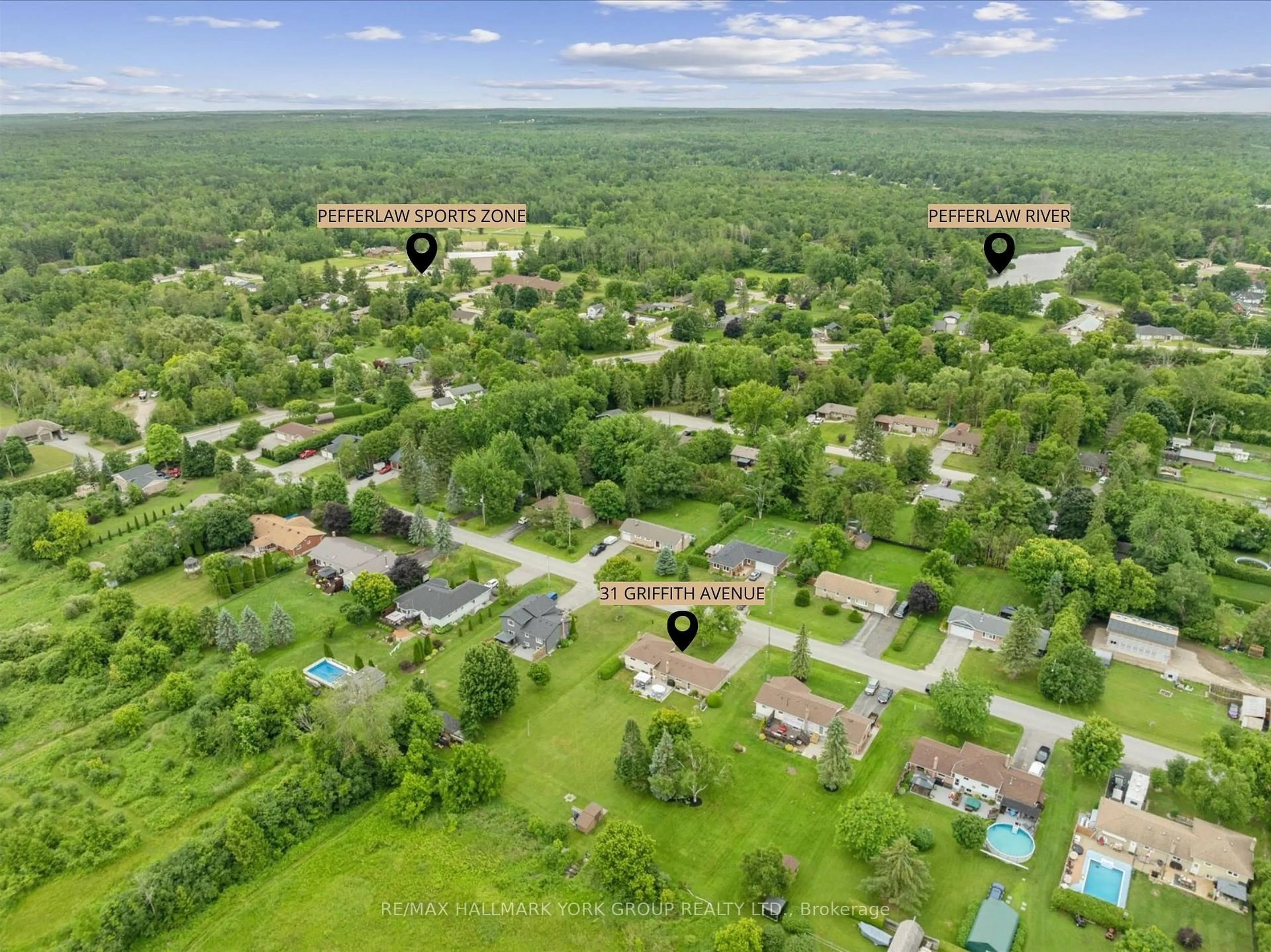 A pic from outside/outdoor area/front of a property/back of a property/a pic from drone, forest/trees view for 31 Griffith Ave, Georgina Ontario L0E 1N0