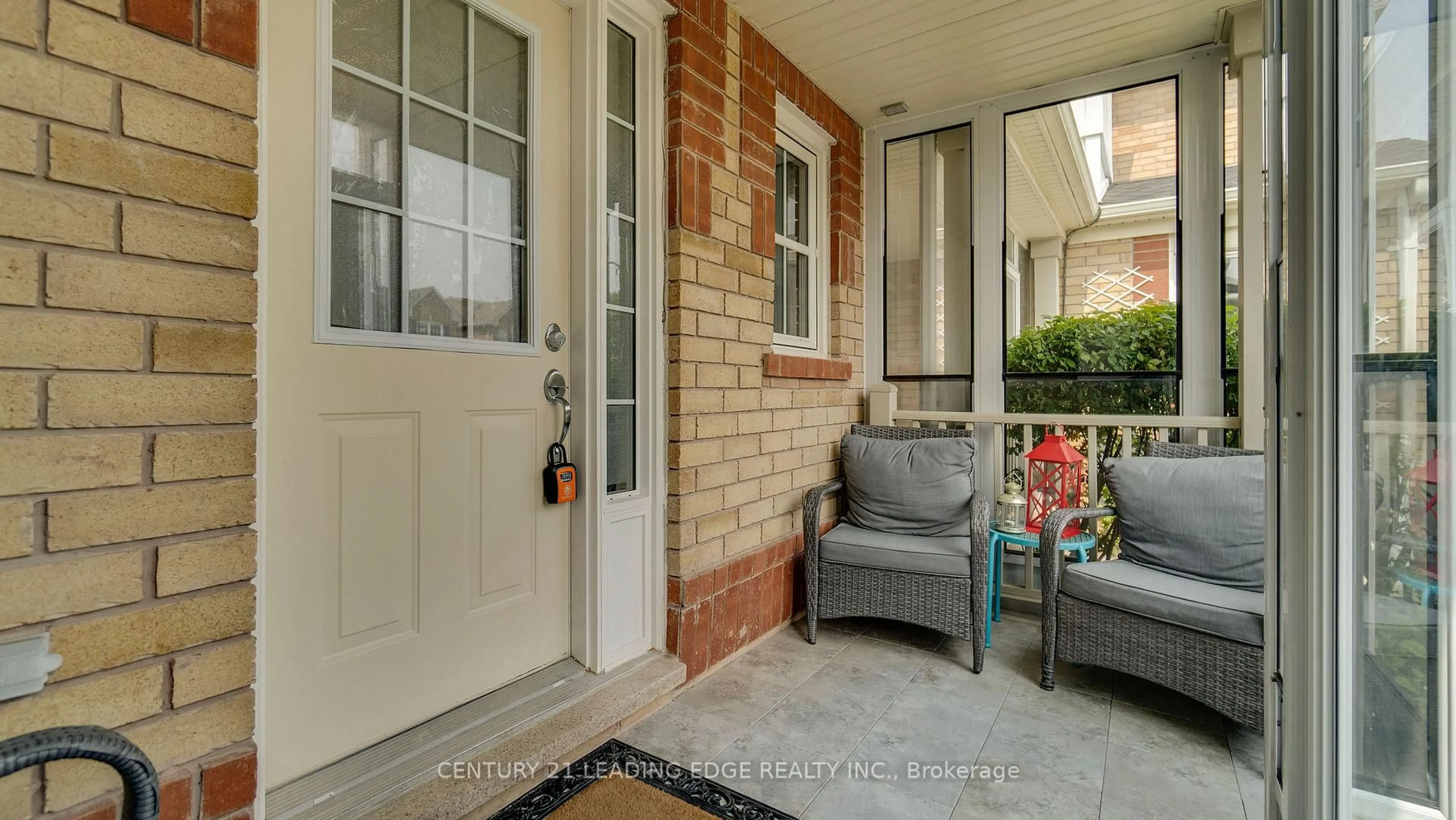Indoor entryway for 15 Jamesway Cres, Whitchurch-Stouffville Ontario L4A 0A3