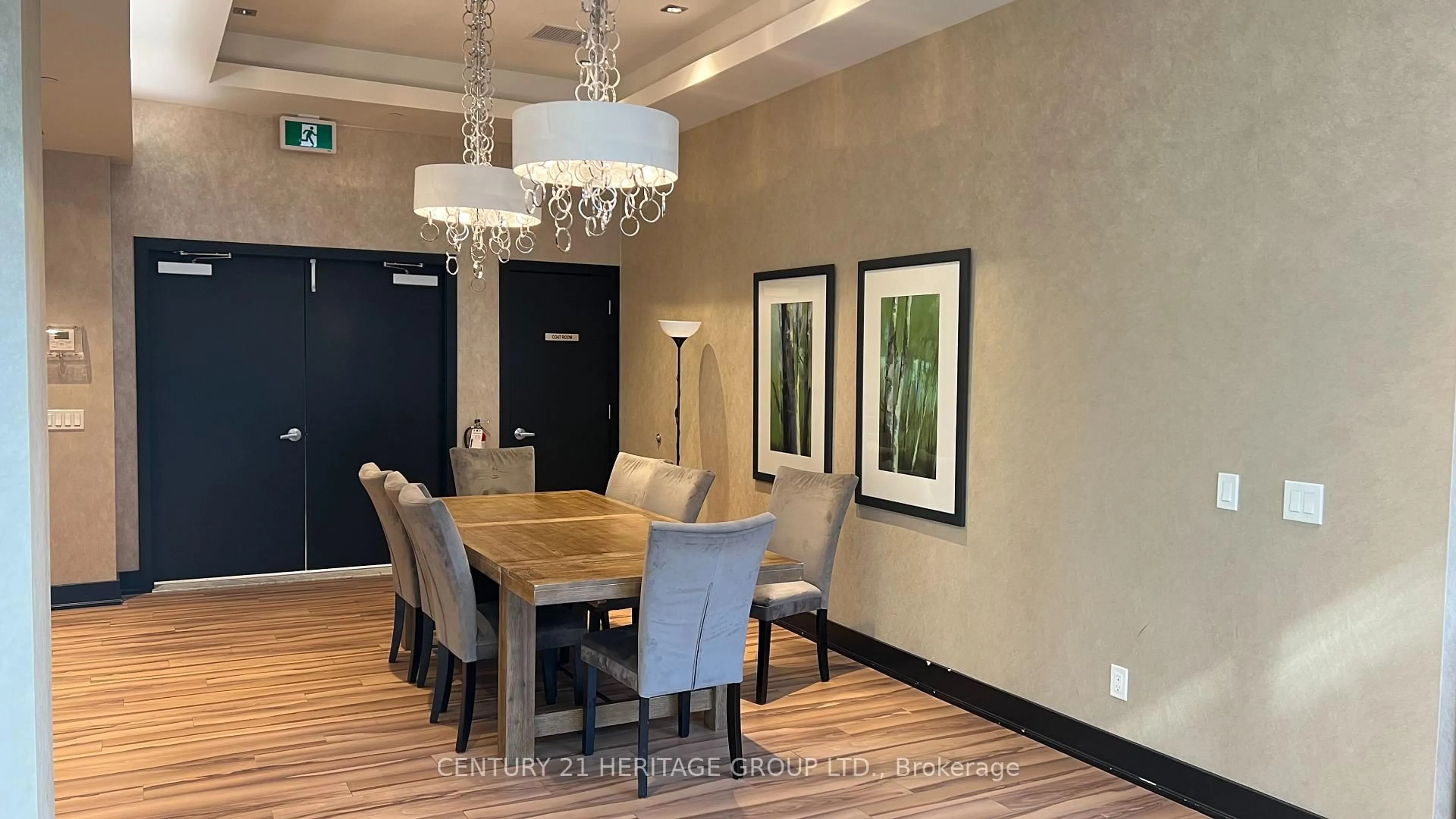 Dining room, wood/laminate floor for 9618 Yonge St #207, Richmond Hill Ontario L4C 0X5