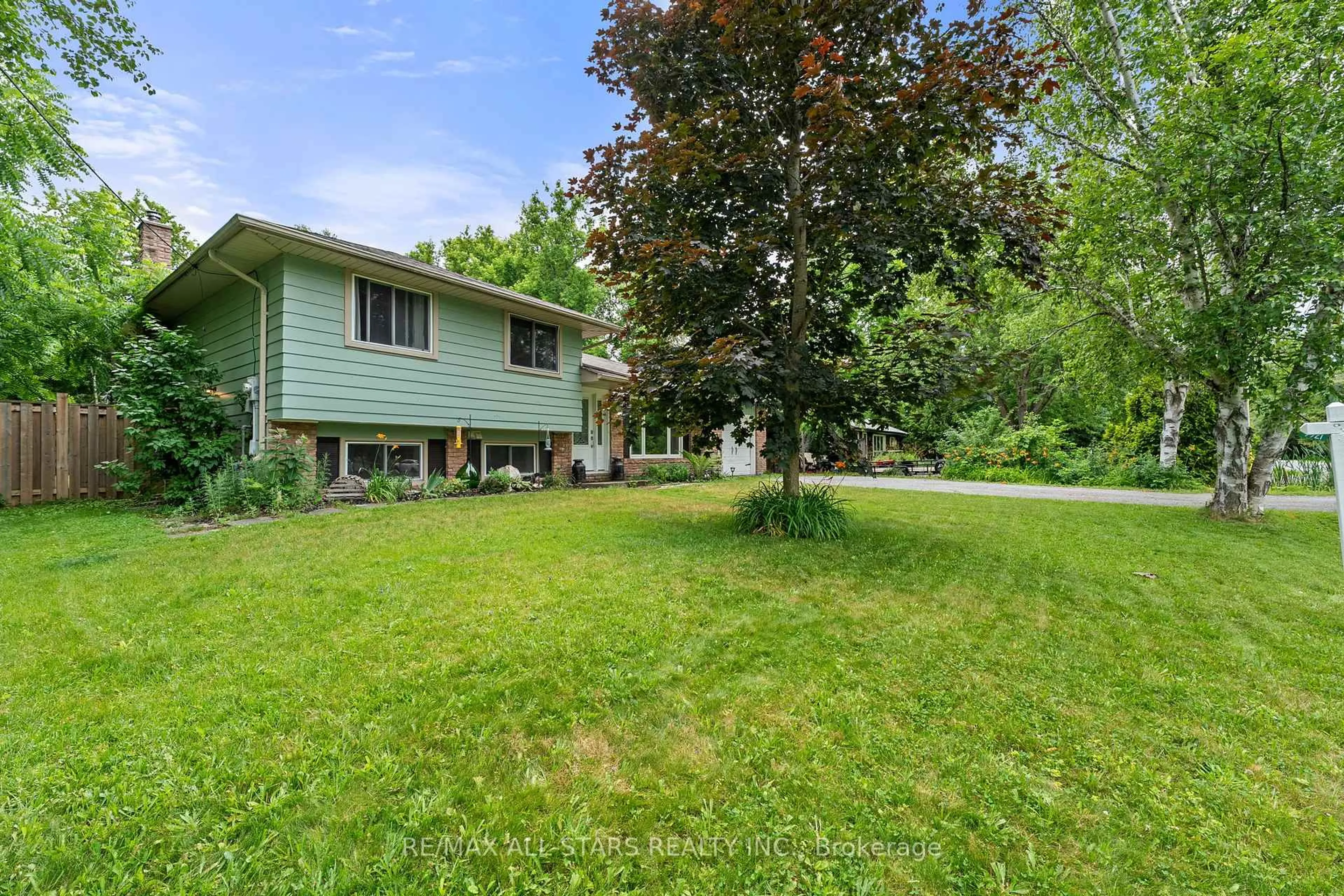 A pic from outside/outdoor area/front of a property/back of a property/a pic from drone, unknown for 9921 Old Homestead Rd, Georgina Ontario L0E 1N0