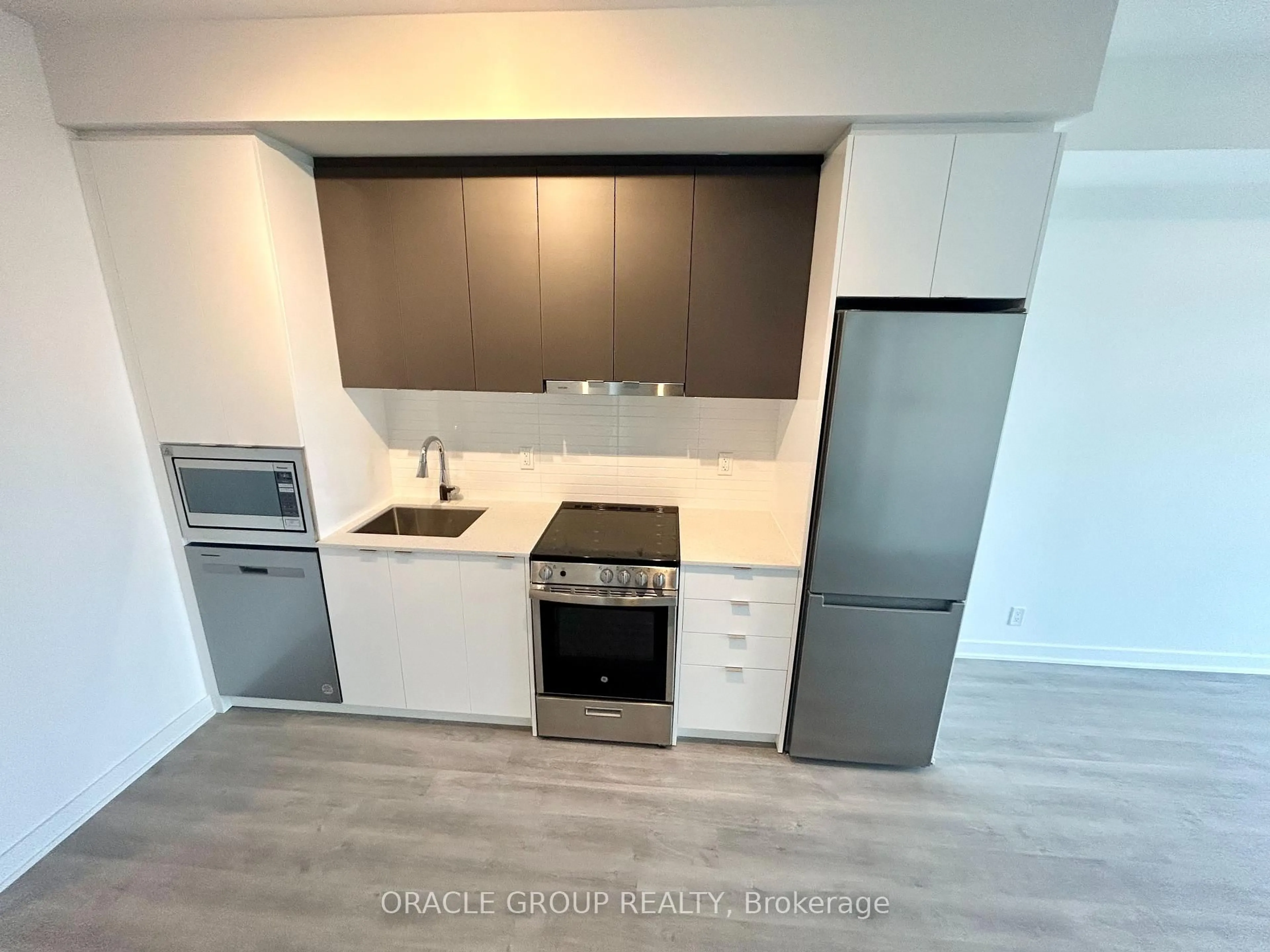Standard kitchen, unknown for 30 Upper Mall Way #A-2401, Vaughan Ontario L4J 4P8