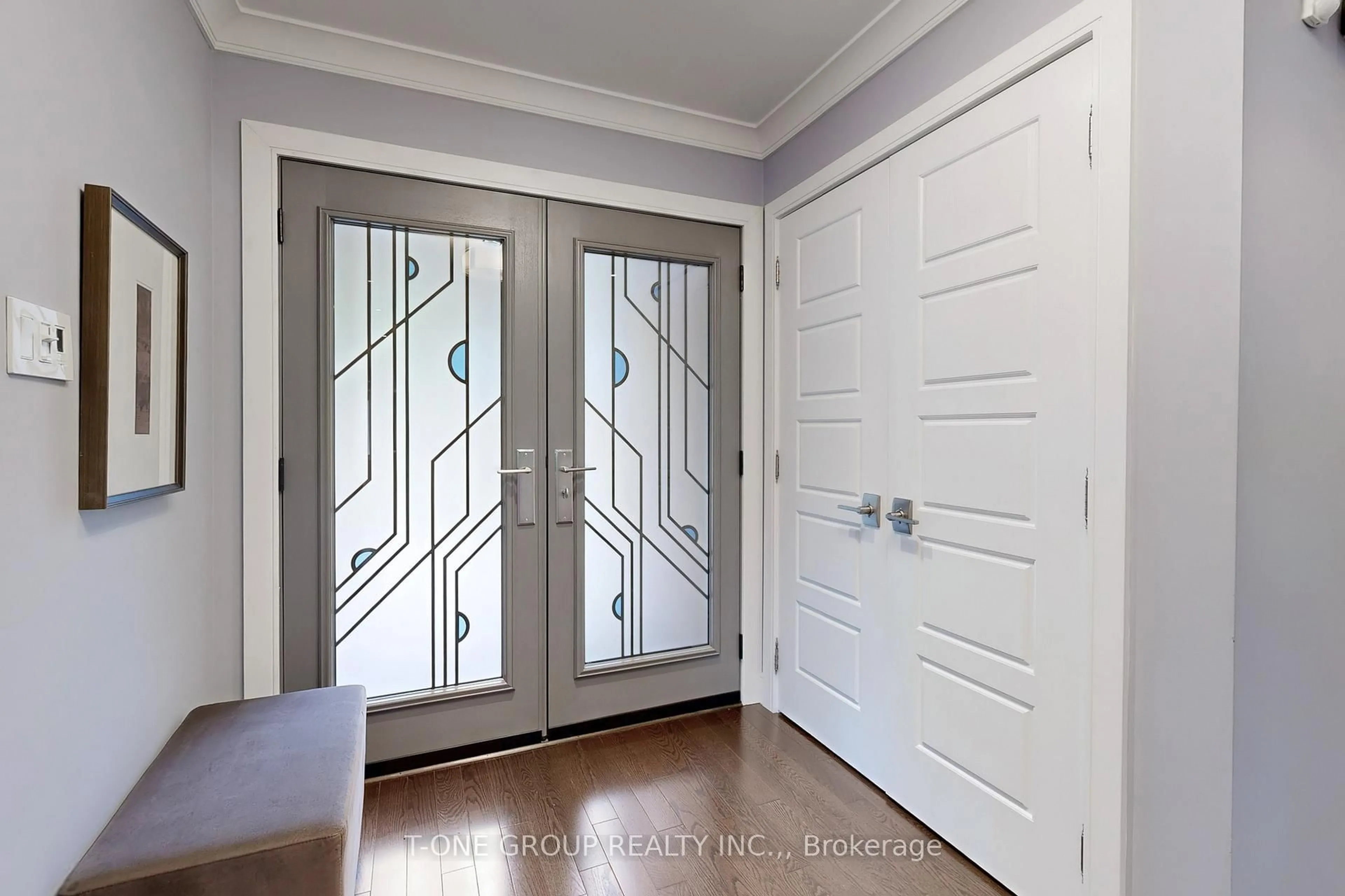 Indoor entryway for 147 Lyndhurst Dr, Markham Ontario L3T 6R6