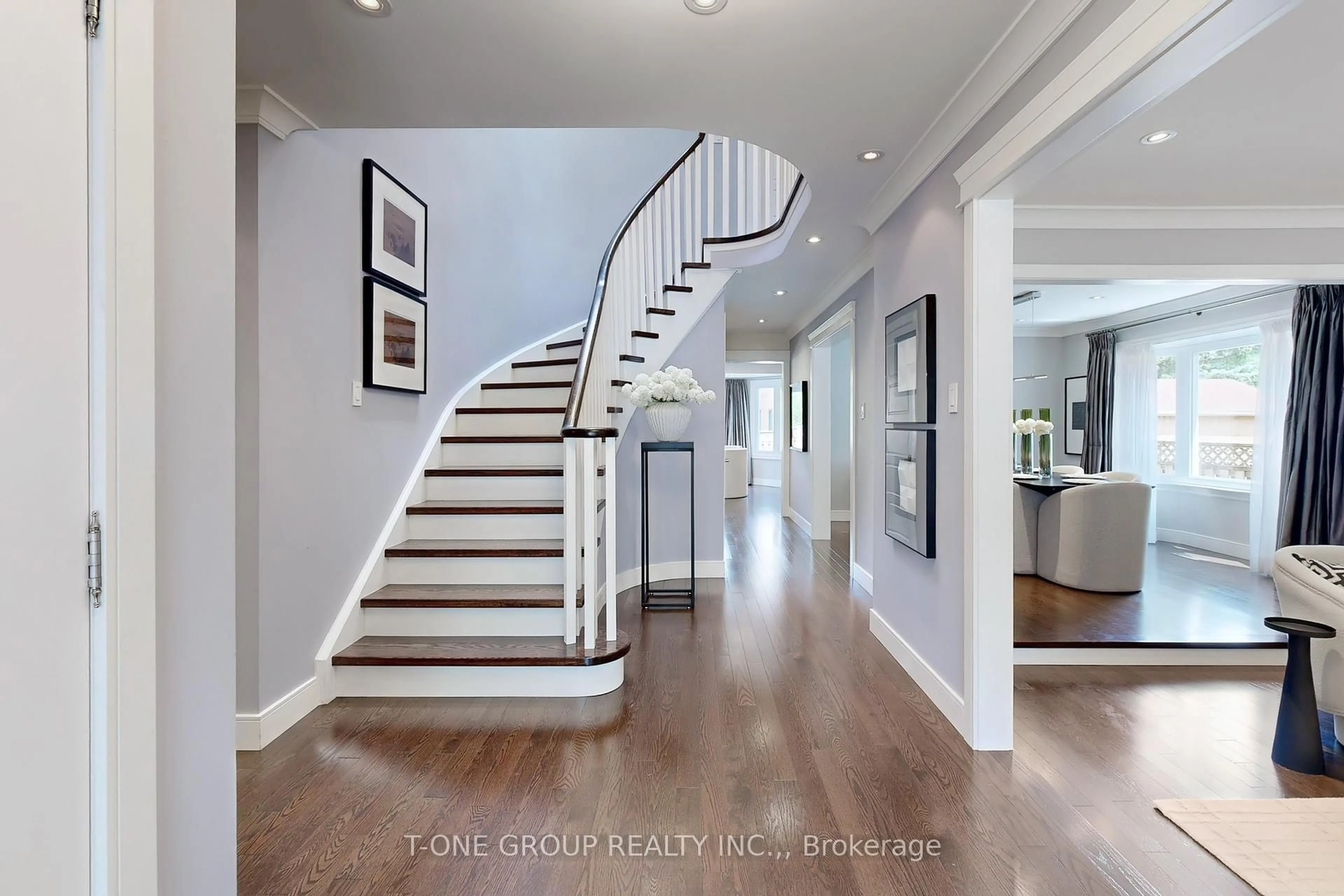 Indoor entryway for 147 Lyndhurst Dr, Markham Ontario L3T 6R6