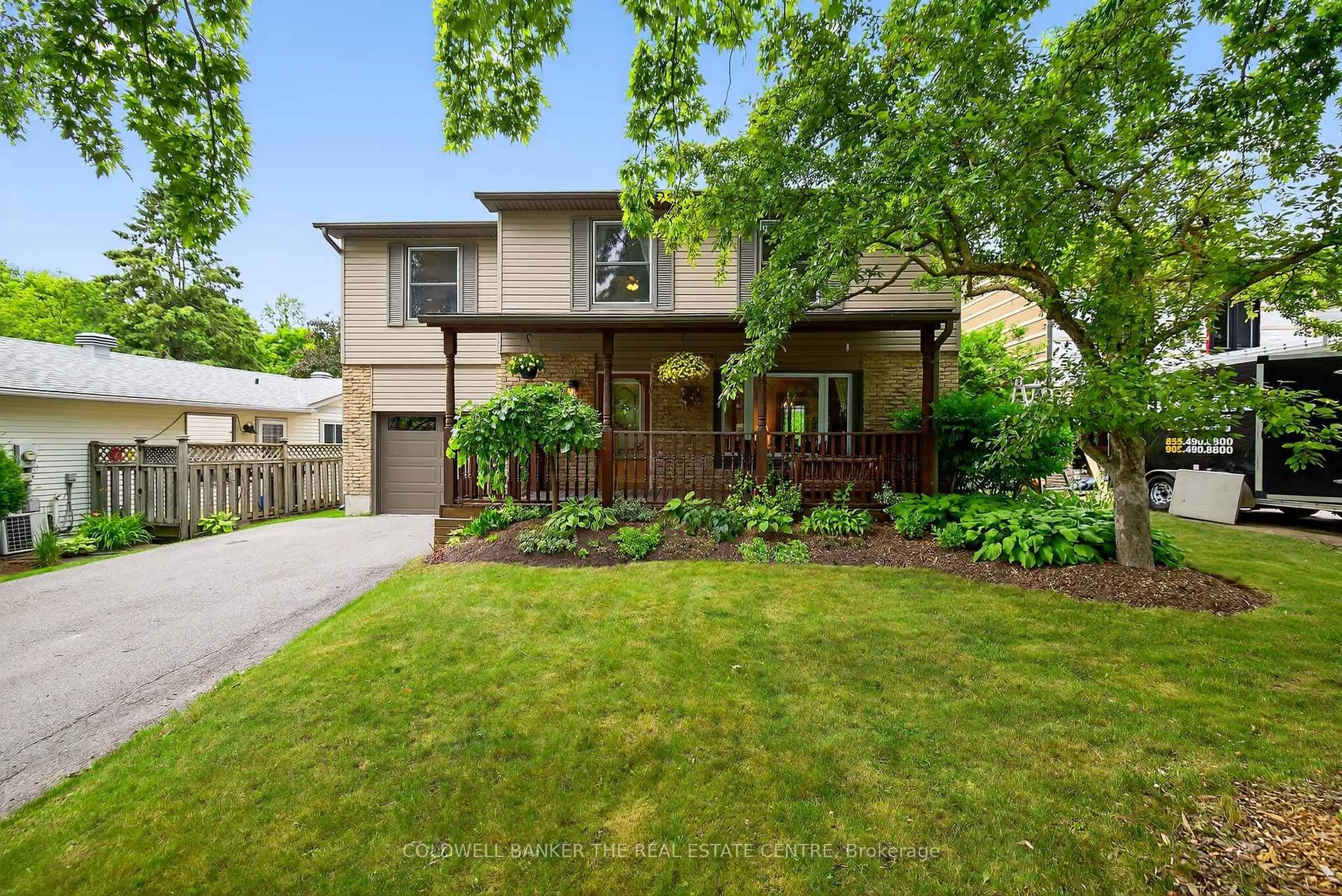 Home with brick exterior material, street for 869 Magnolia Ave, Newmarket Ontario L3Y 5H5