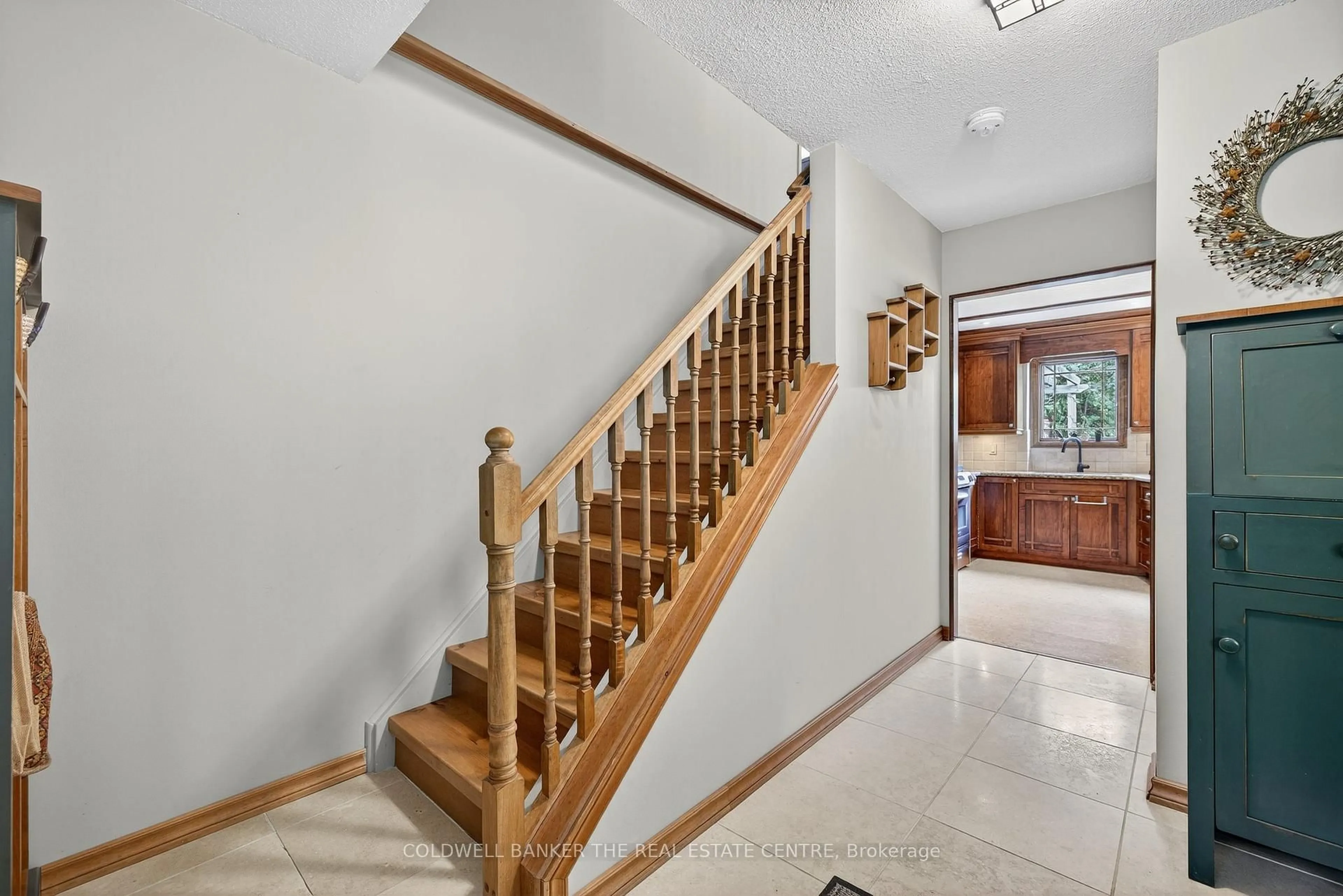 Unknown for 869 Magnolia Ave, Newmarket Ontario L3Y 5H5