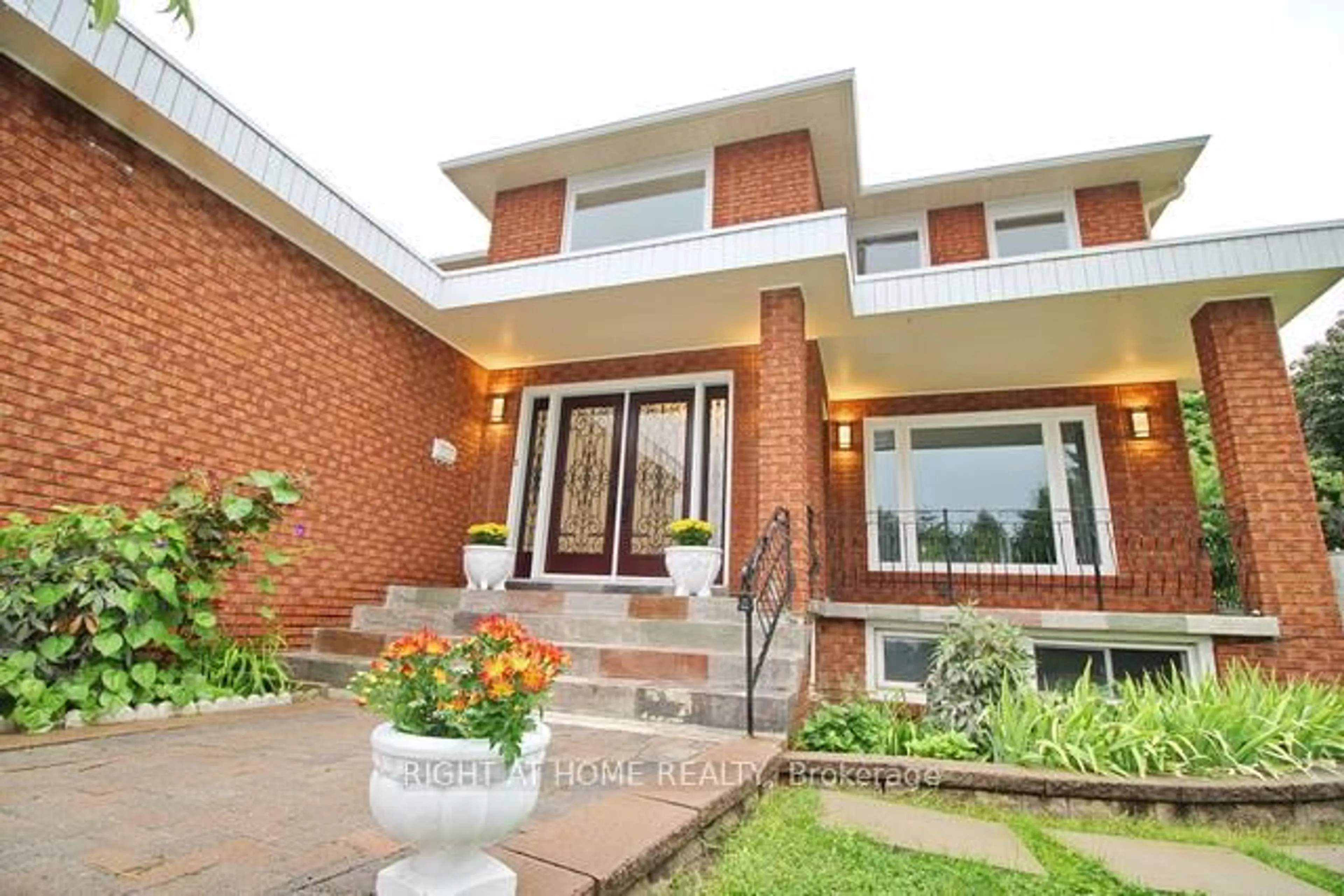 Home with brick exterior material, street for 304 Firglen Rdge, Vaughan Ontario L4L 1N7
