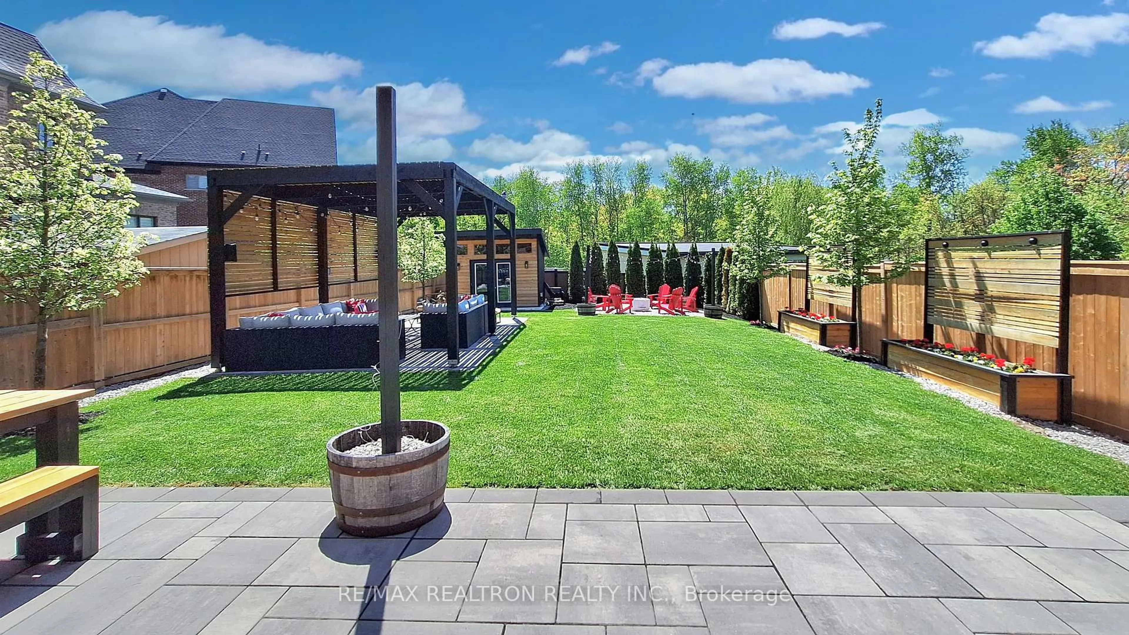 Patio, unknown for 33 Lavender Valley Rd, King Ontario L7B 0B9