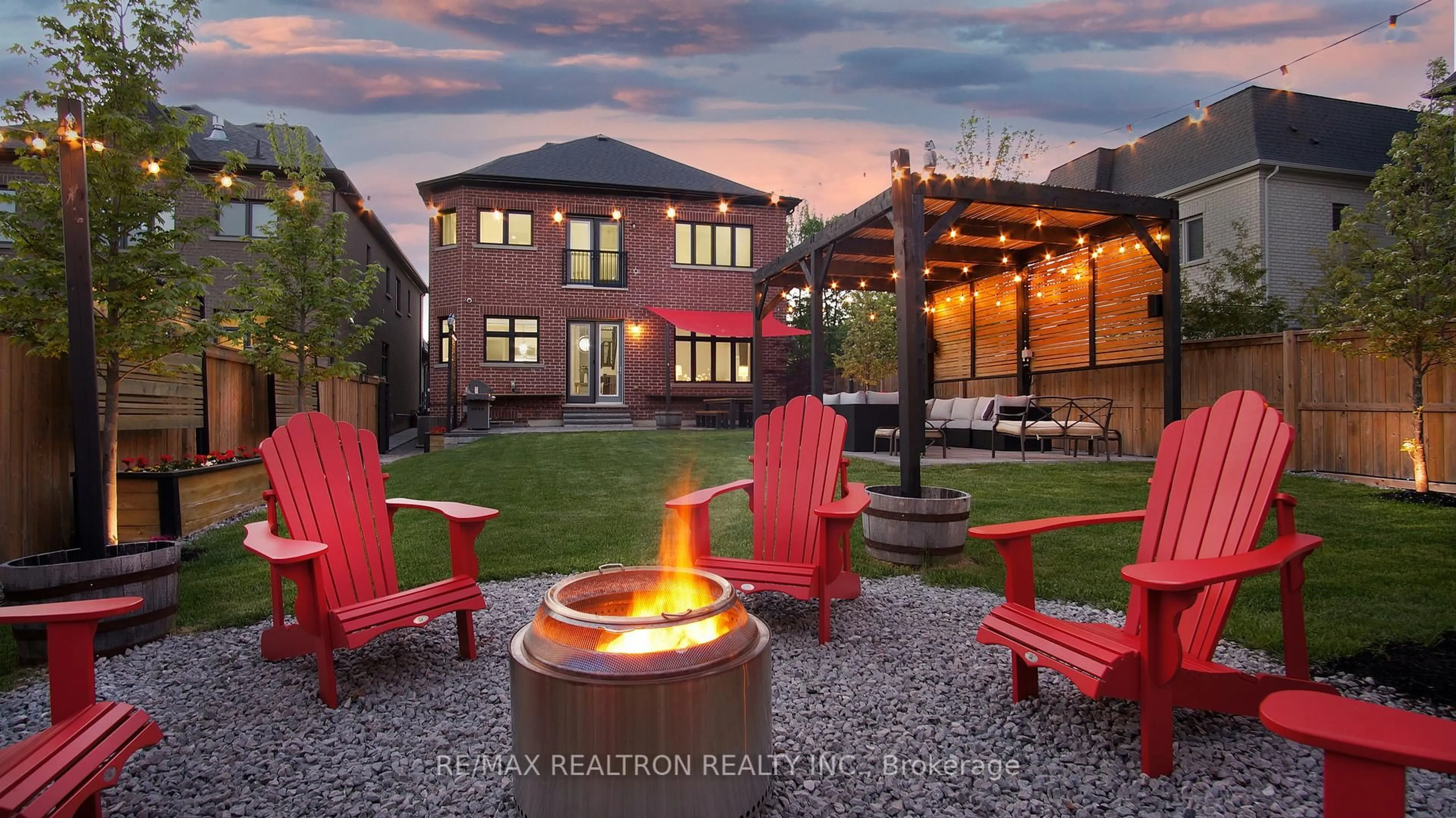 Patio, unknown for 33 Lavender Valley Rd, King Ontario L7B 0B9