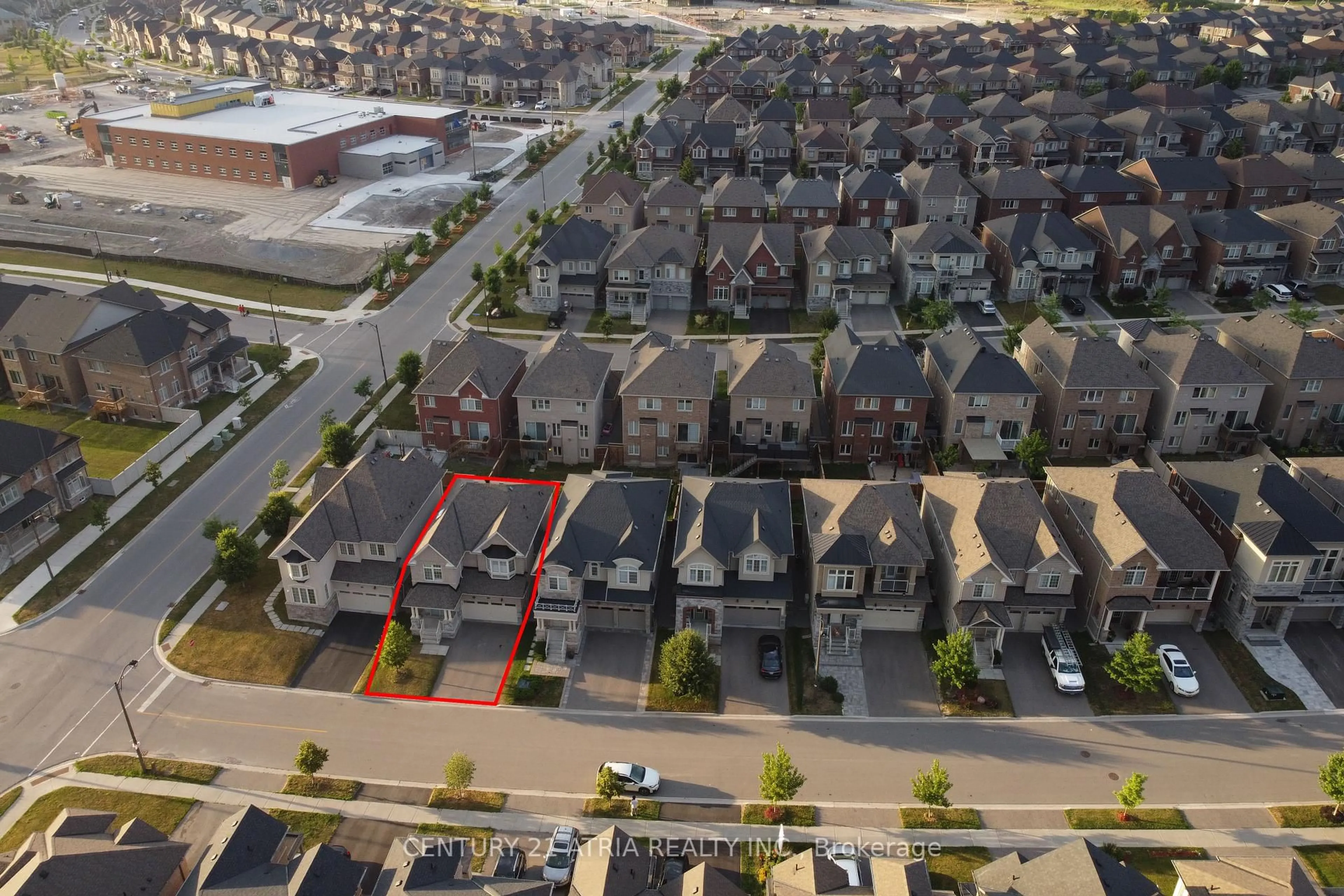 A pic from outside/outdoor area/front of a property/back of a property/a pic from drone, street for 66 Blazing Star St, East Gwillimbury Ontario L9N 0S1