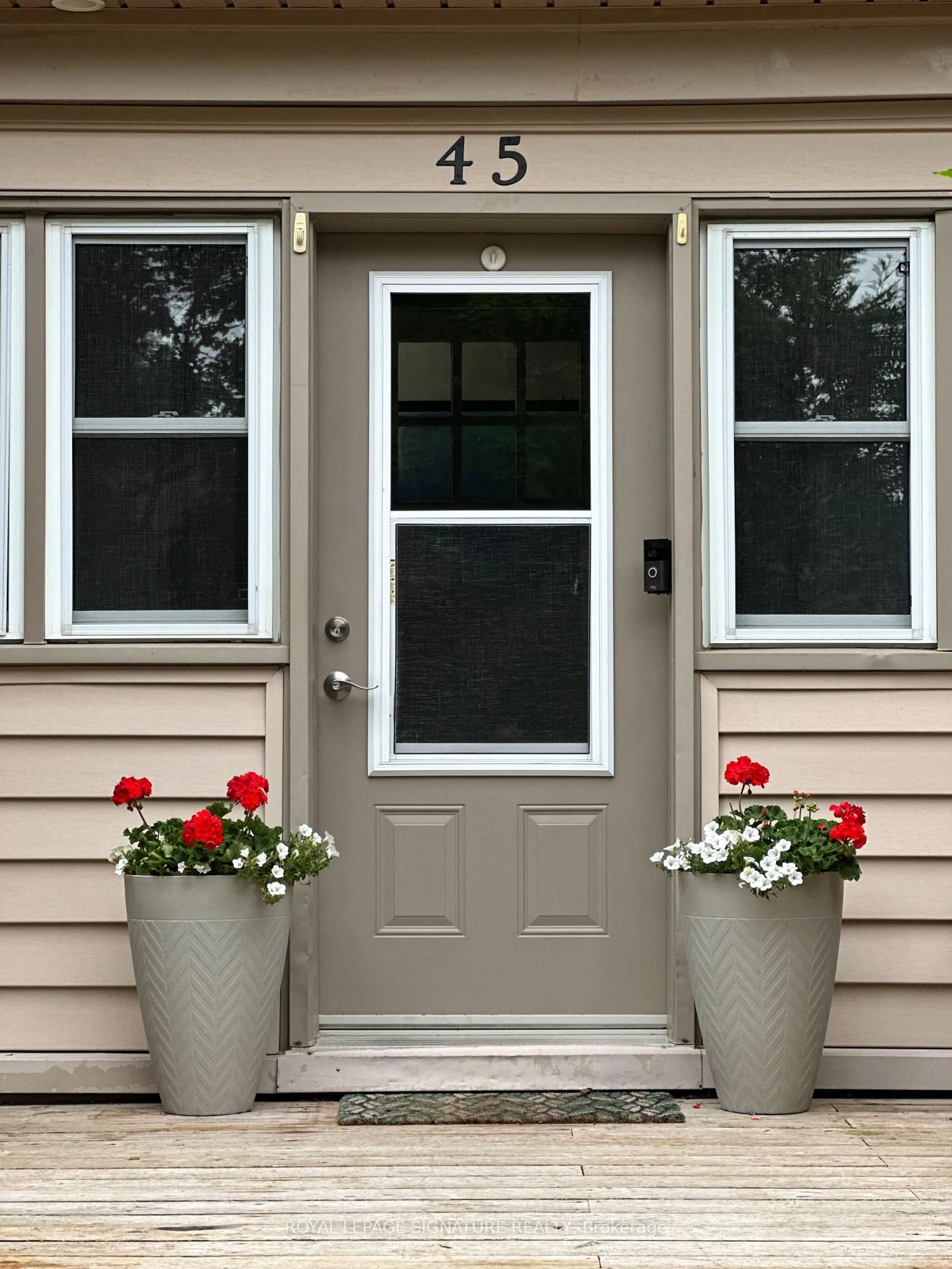 Home with vinyl exterior material, street for 45 Spruce St, Aurora Ontario L4G 1R9