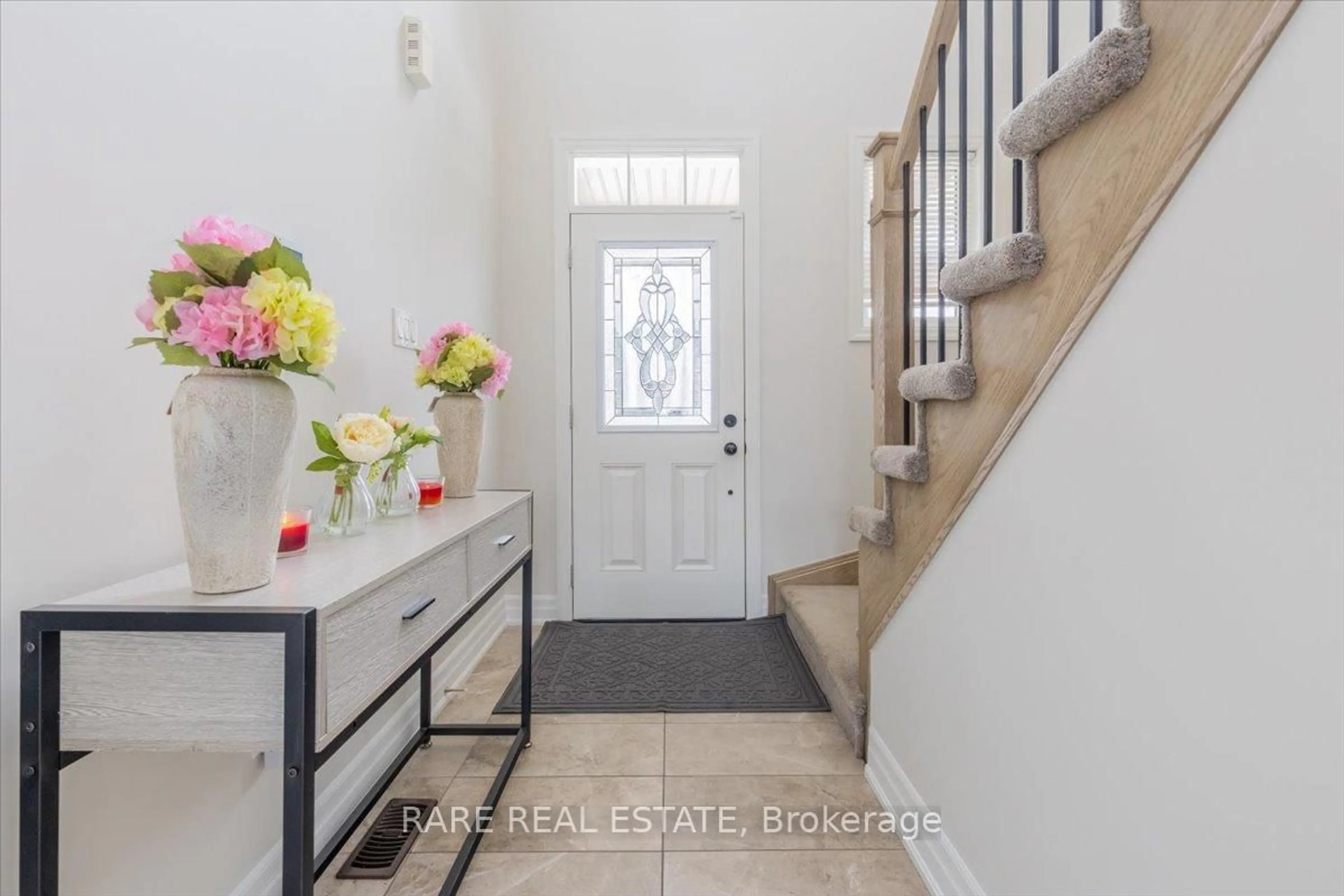 Indoor entryway for 101 Wood Cres, Essa Ontario L3W 0M5