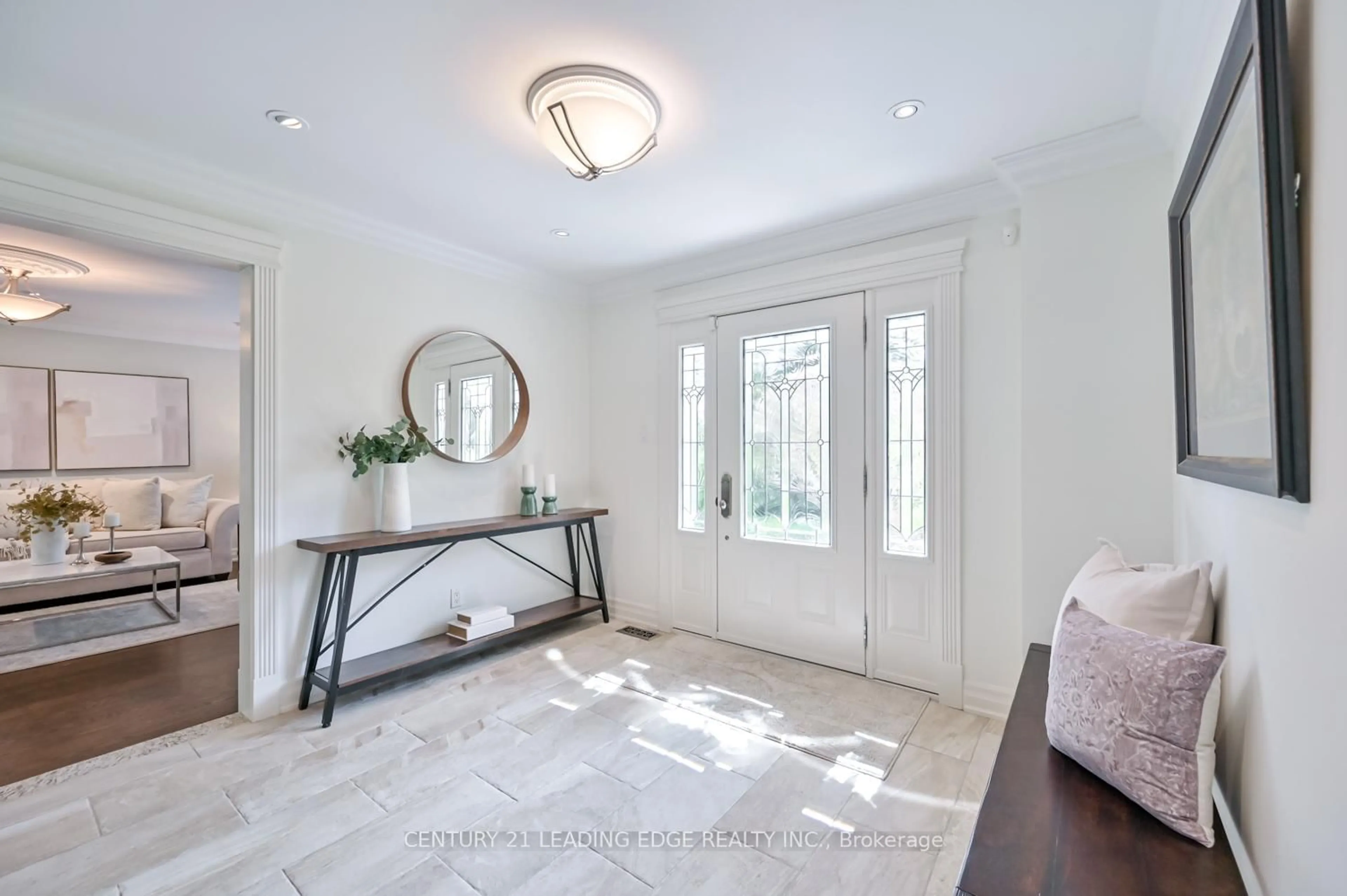 Indoor entryway for 3 Maple View Lane, Whitchurch-Stouffville Ontario L4A 7X5