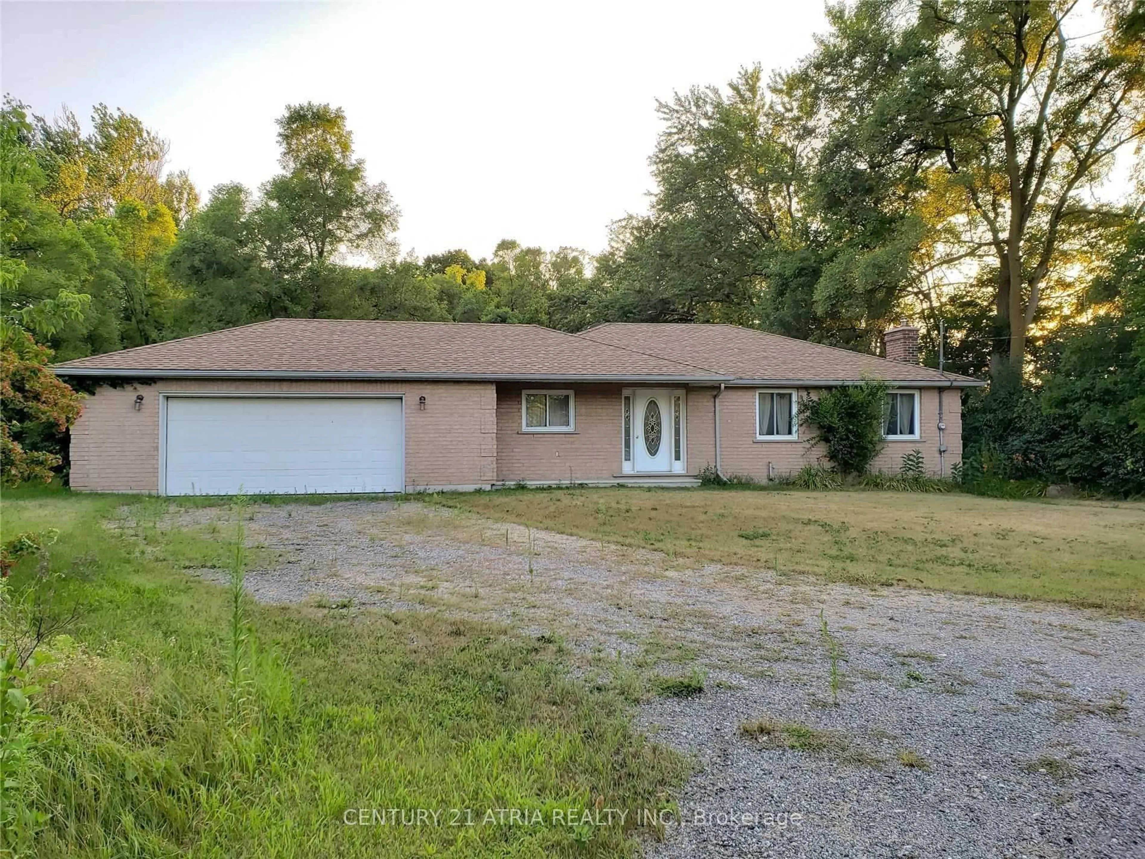 A pic from outside/outdoor area/front of a property/back of a property/a pic from drone, street for 19452 Holland Landing Rd, East Gwillimbury Ontario L9N 1M8