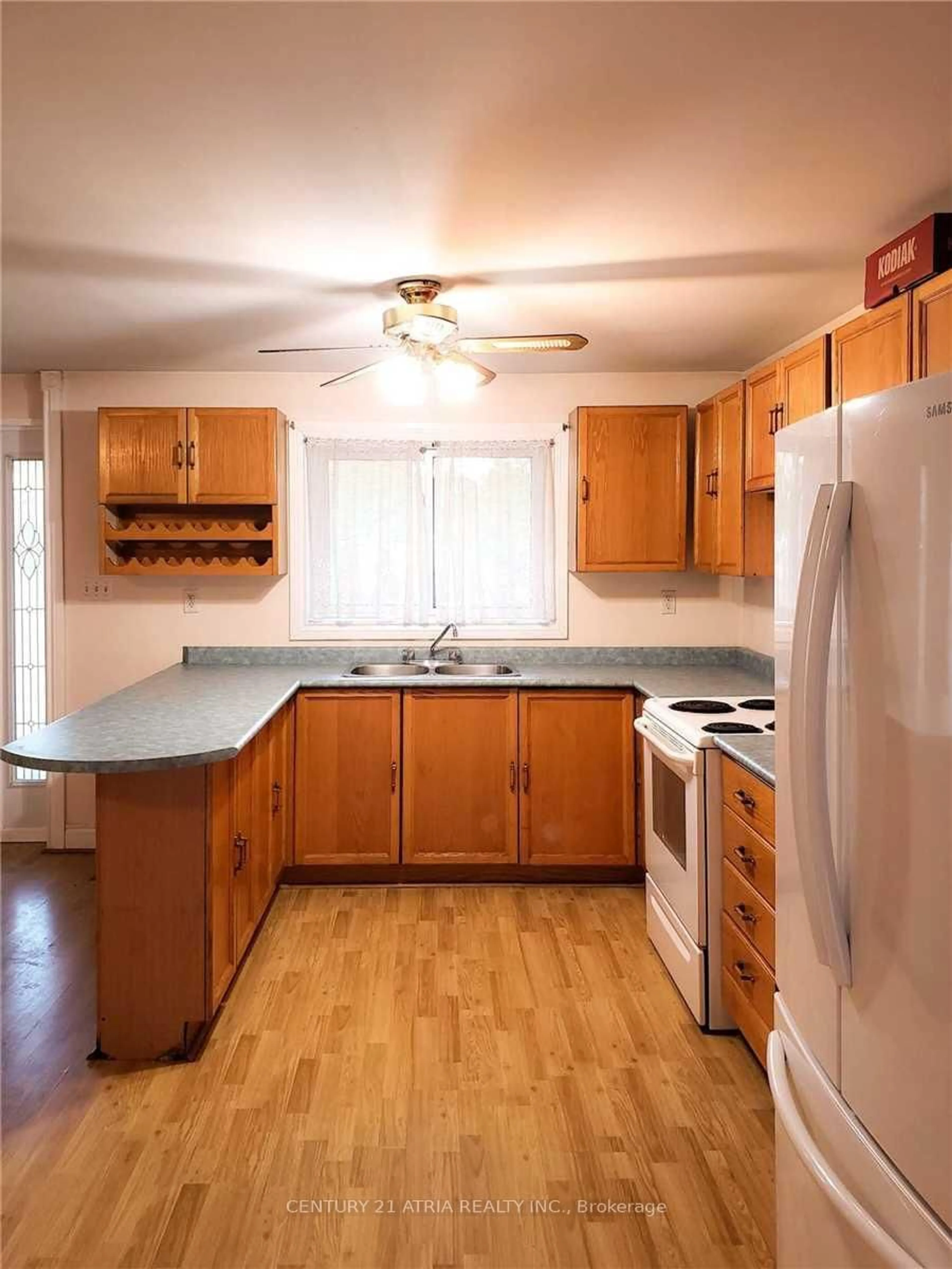 Standard kitchen, wood/laminate floor for 19452 Holland Landing Rd, East Gwillimbury Ontario L9N 1M8