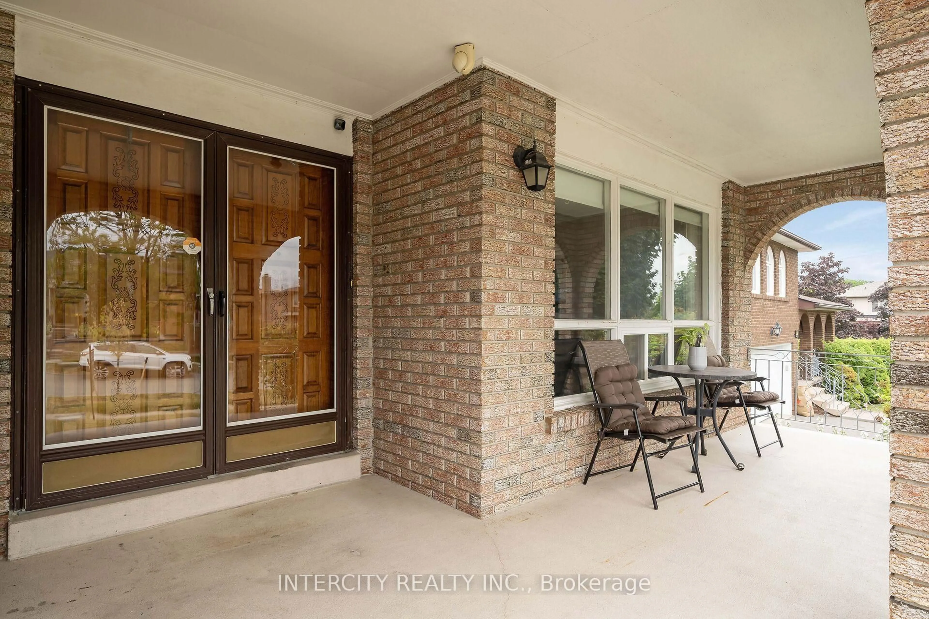 Patio, street for 153 Jeanne Dr, Vaughan Ontario L4L 1X8
