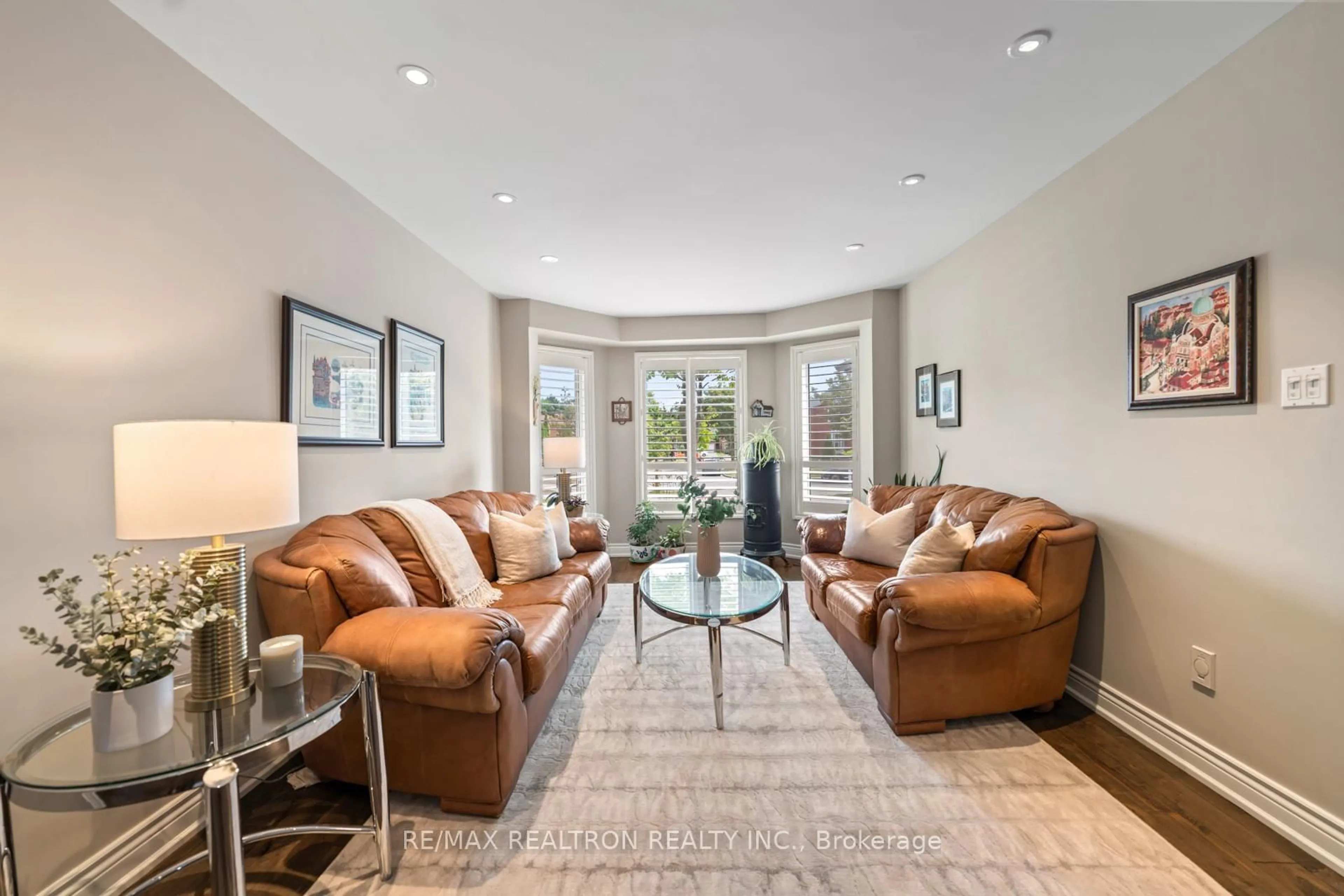Living room with furniture, unknown for 140 Millcroft Way, Vaughan Ontario L4J 6P6