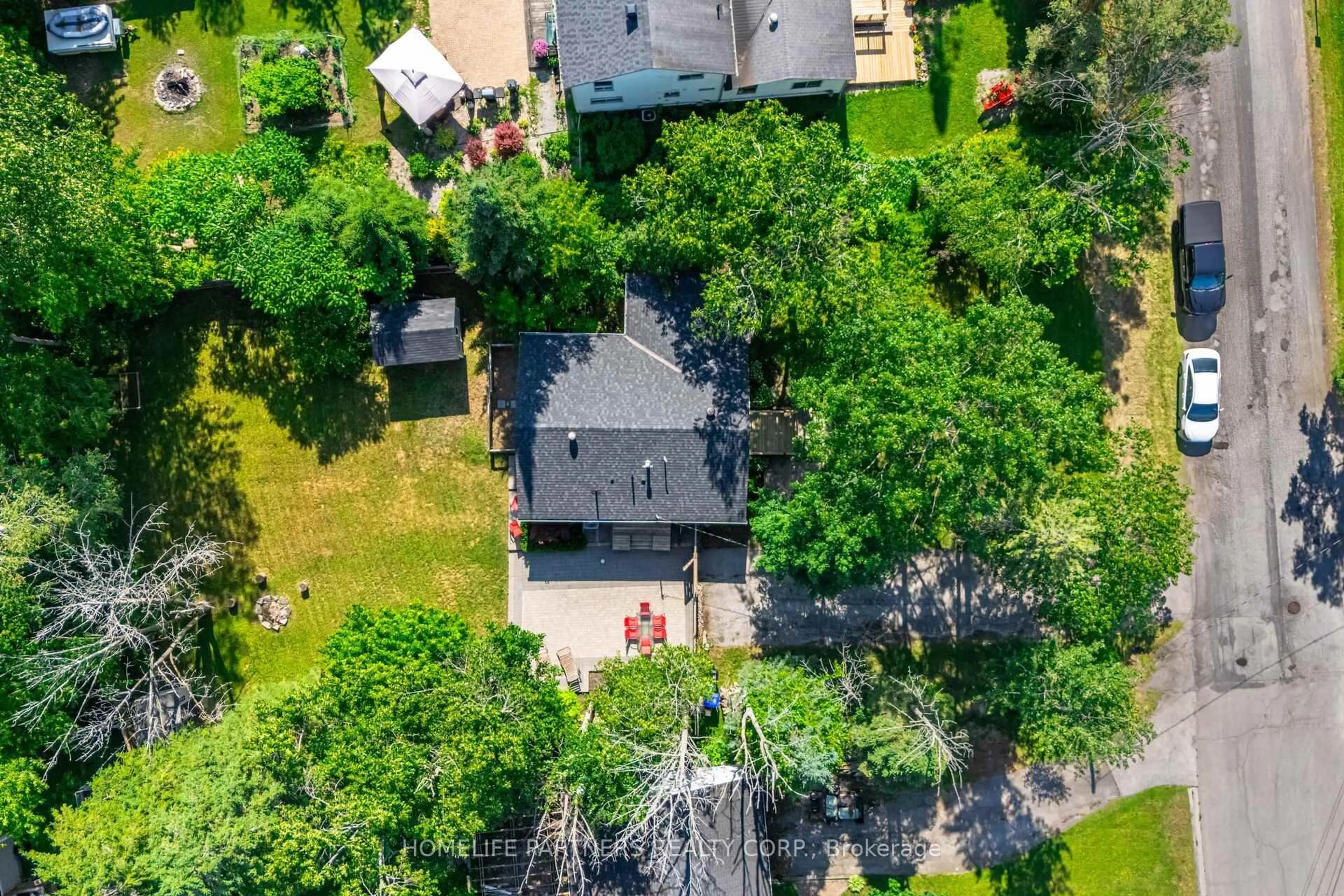A pic from outside/outdoor area/front of a property/back of a property/a pic from drone, street for 749 Happy Vale Dr, Innisfil Ontario L9S 2E6