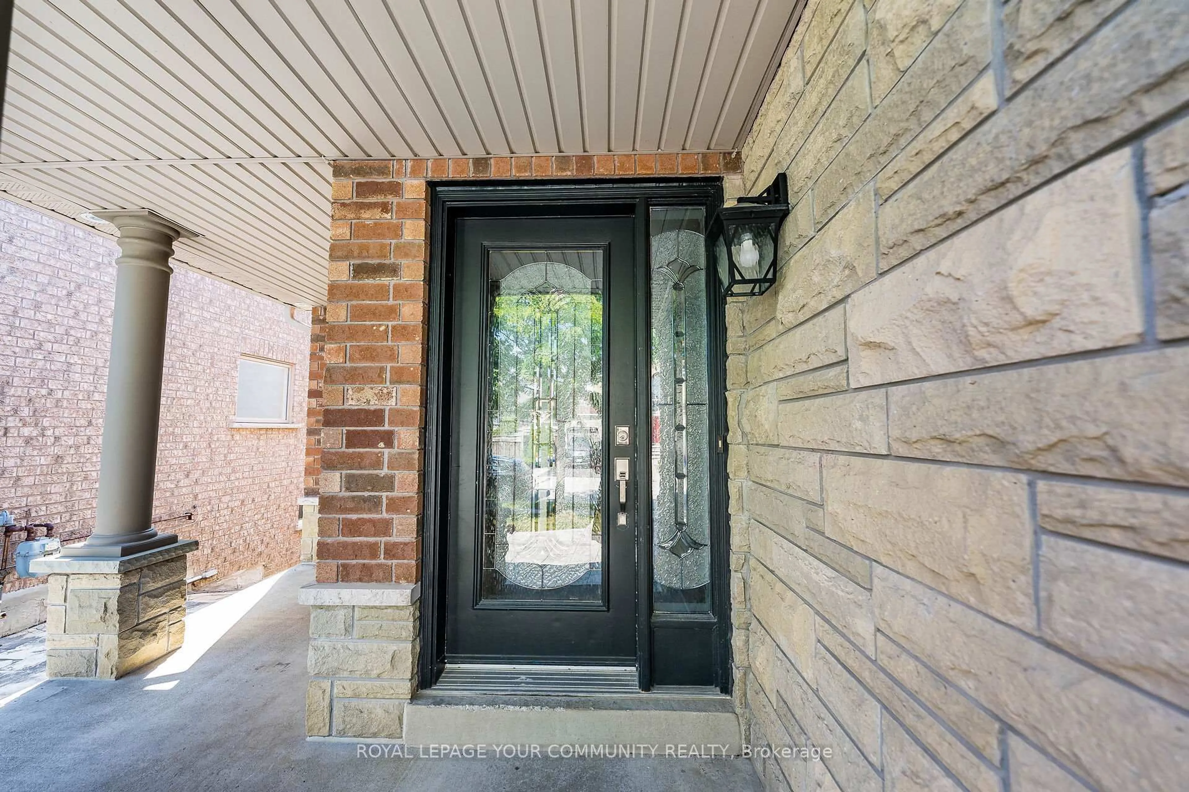 Indoor entryway for 63 Regency View Hts, Vaughan Ontario L6A 3T8