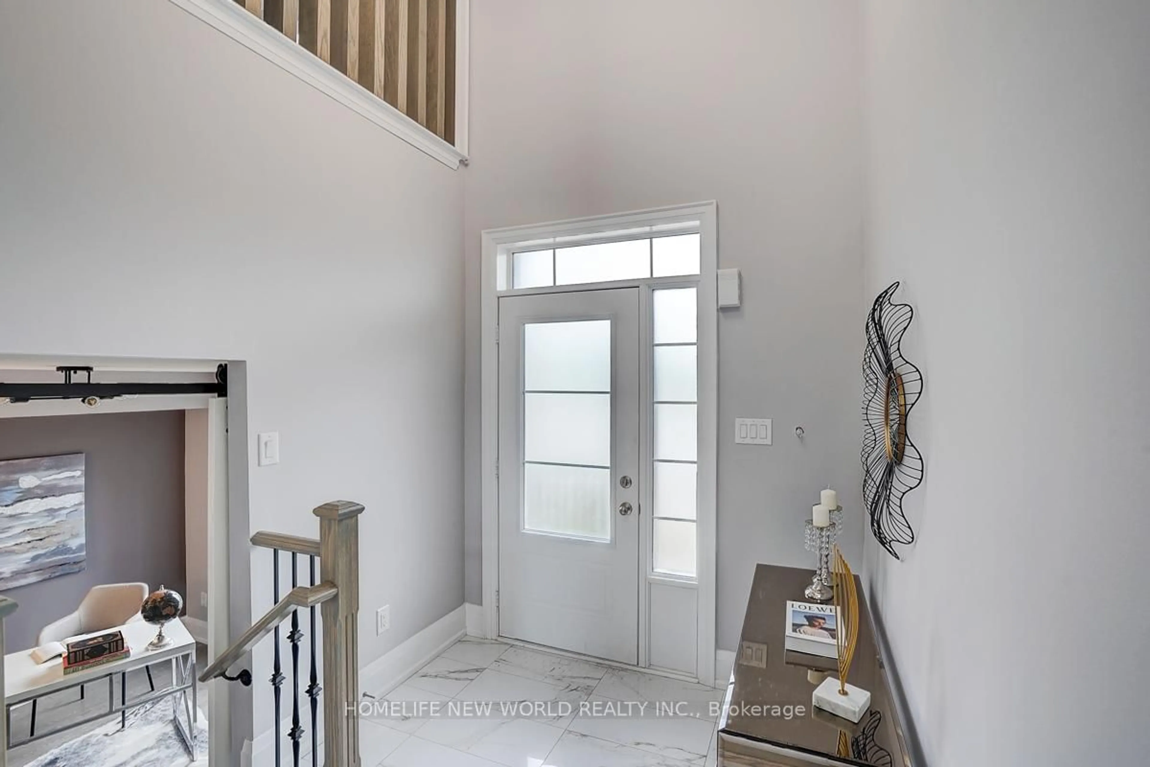 Indoor entryway for 4146 Highway 7 Rd, Markham Ontario L3R 0W9