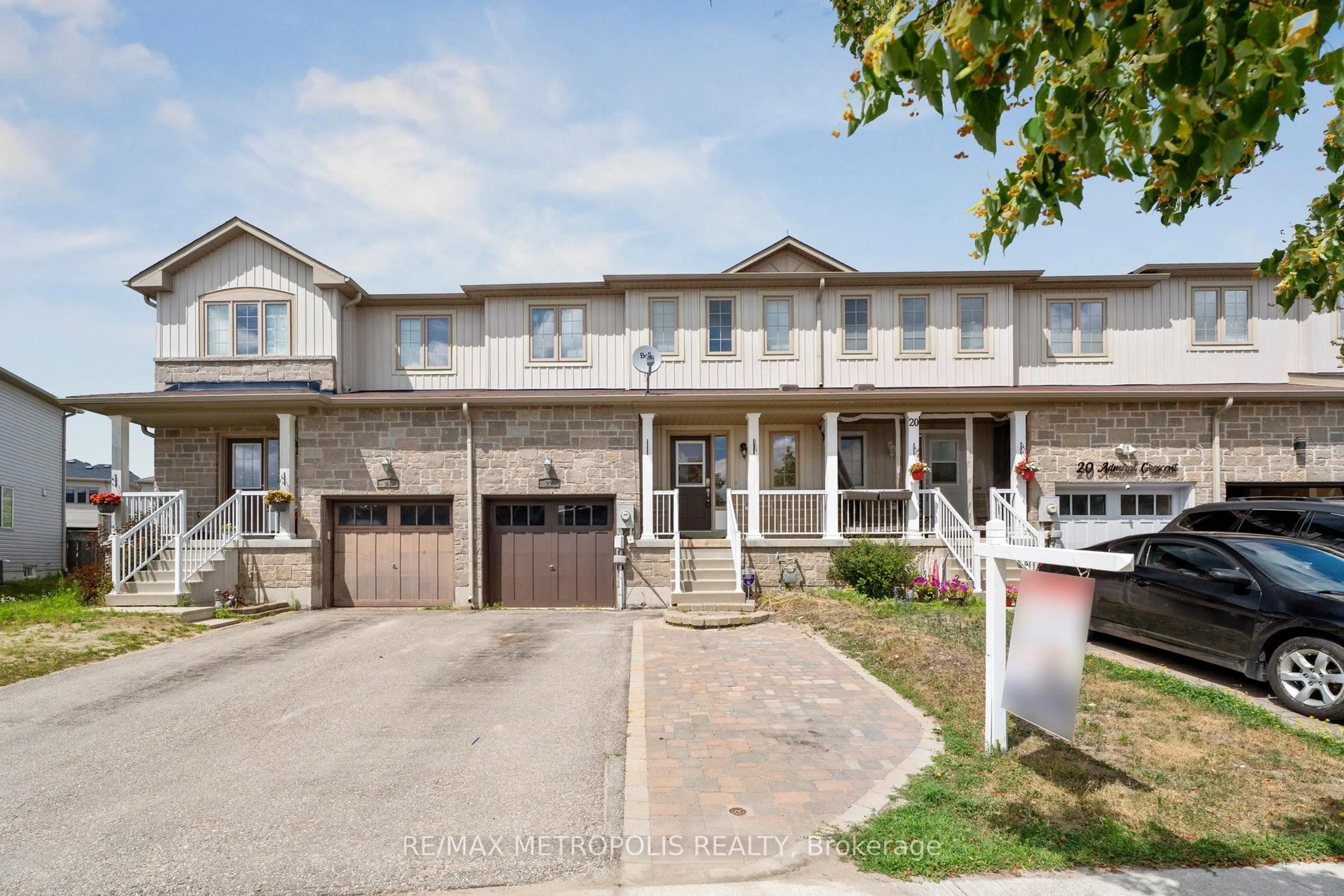 A pic from outside/outdoor area/front of a property/back of a property/a pic from drone, street for 22 Admiral Cres, Essa Ontario L0M 1B4