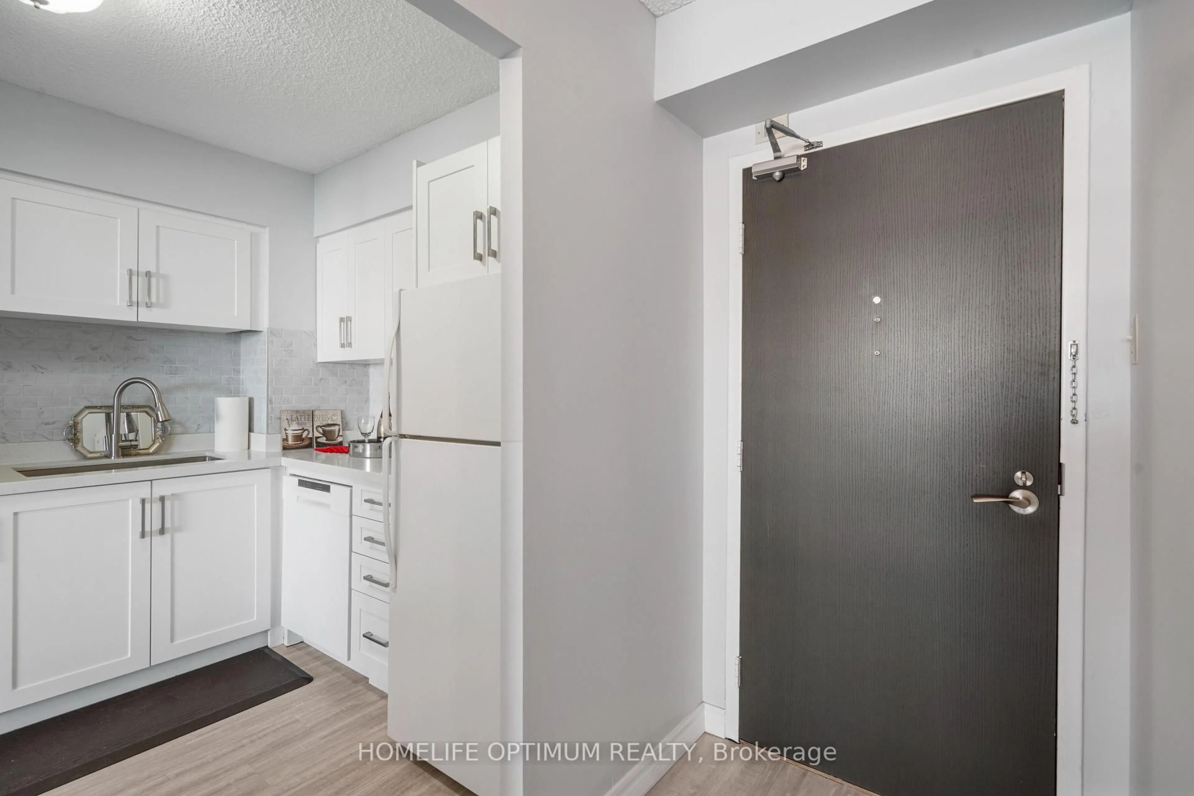 Standard kitchen, unknown for 40 William Roe Blvd #910, Newmarket Ontario L3Y 5N4