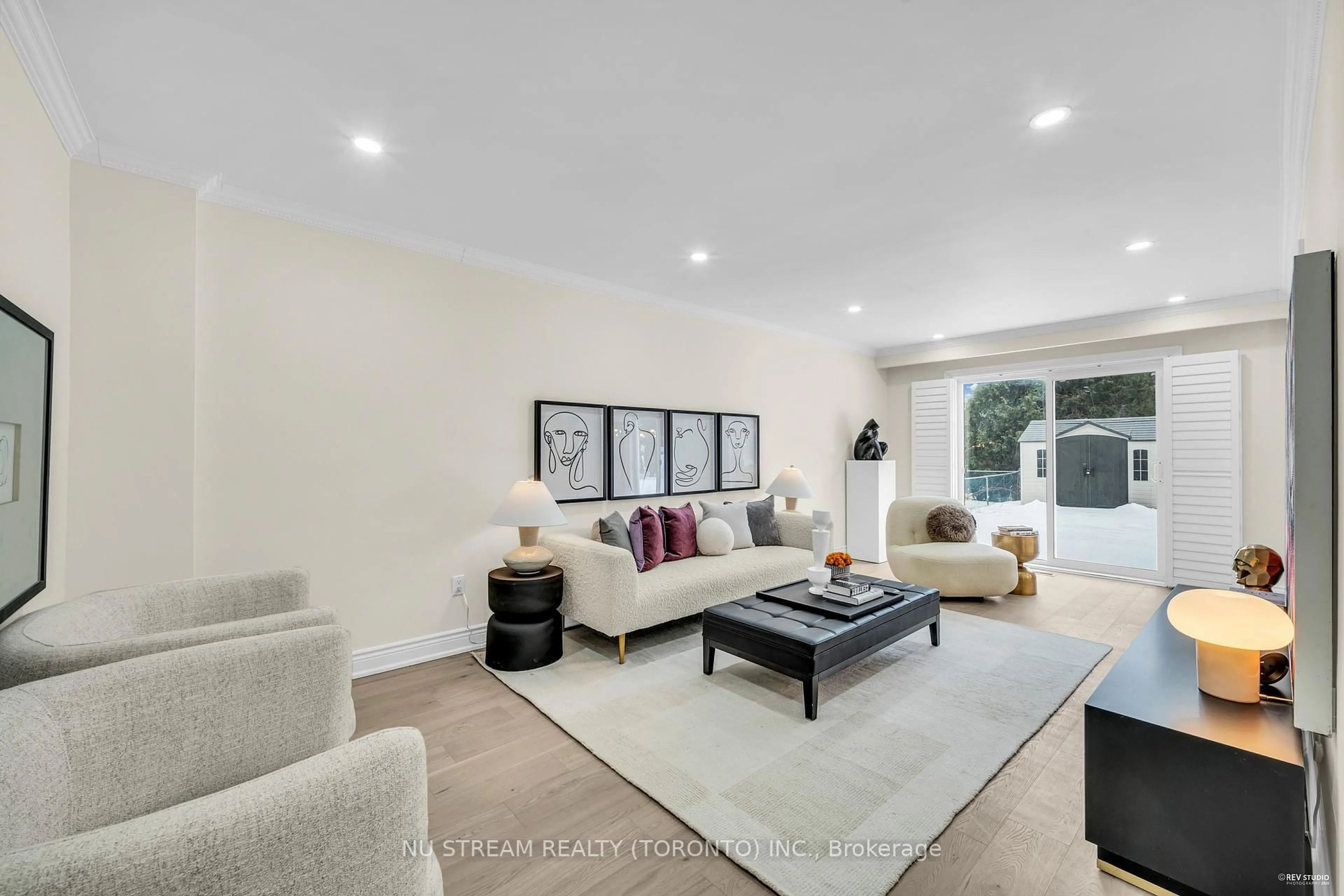Living room with furniture, unknown for 9 Liebeck Cres, Markham Ontario L3R 1Y4