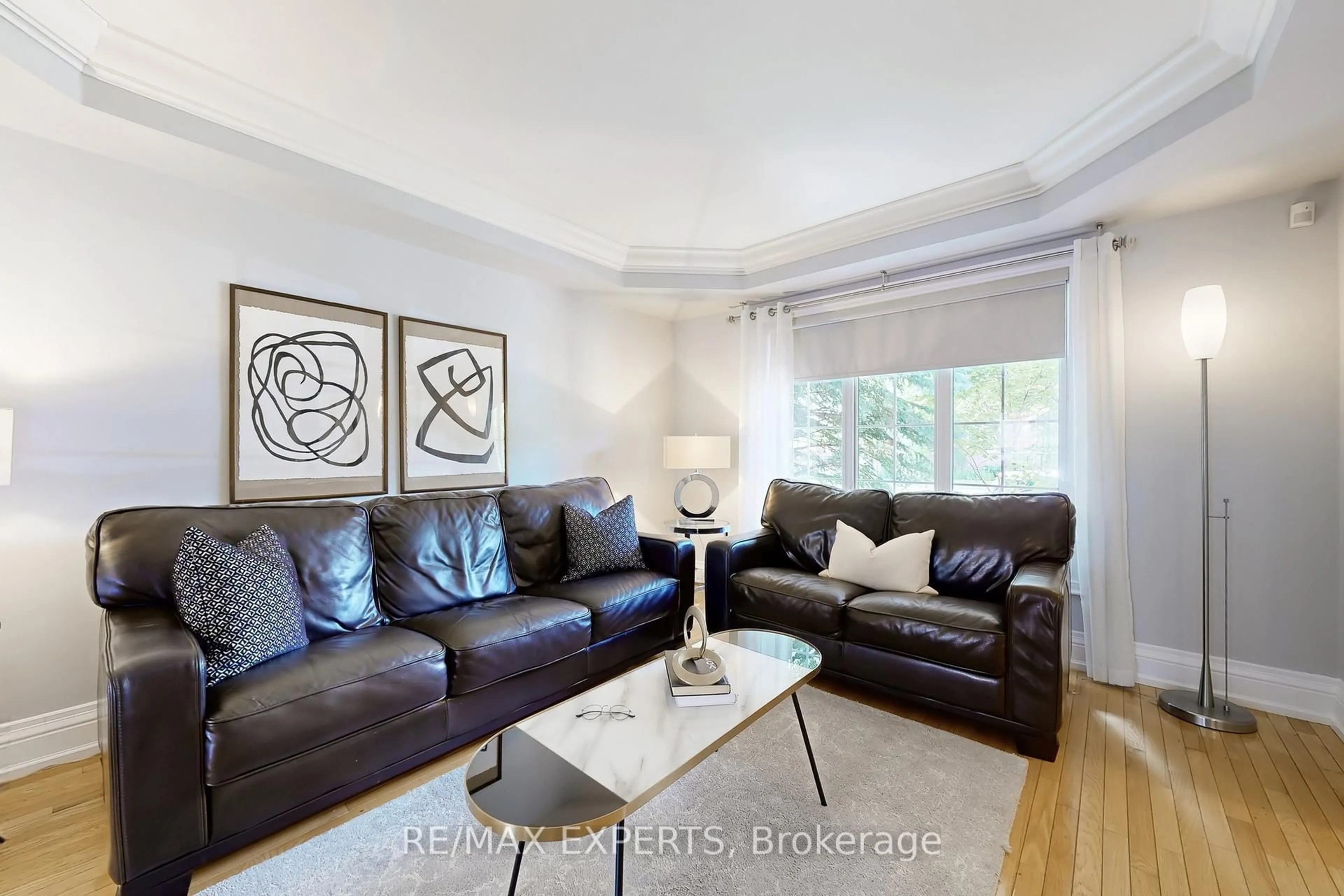 Living room with furniture, wood/laminate floor for 47 Forest Run Blvd, Vaughan Ontario L4K 5J7