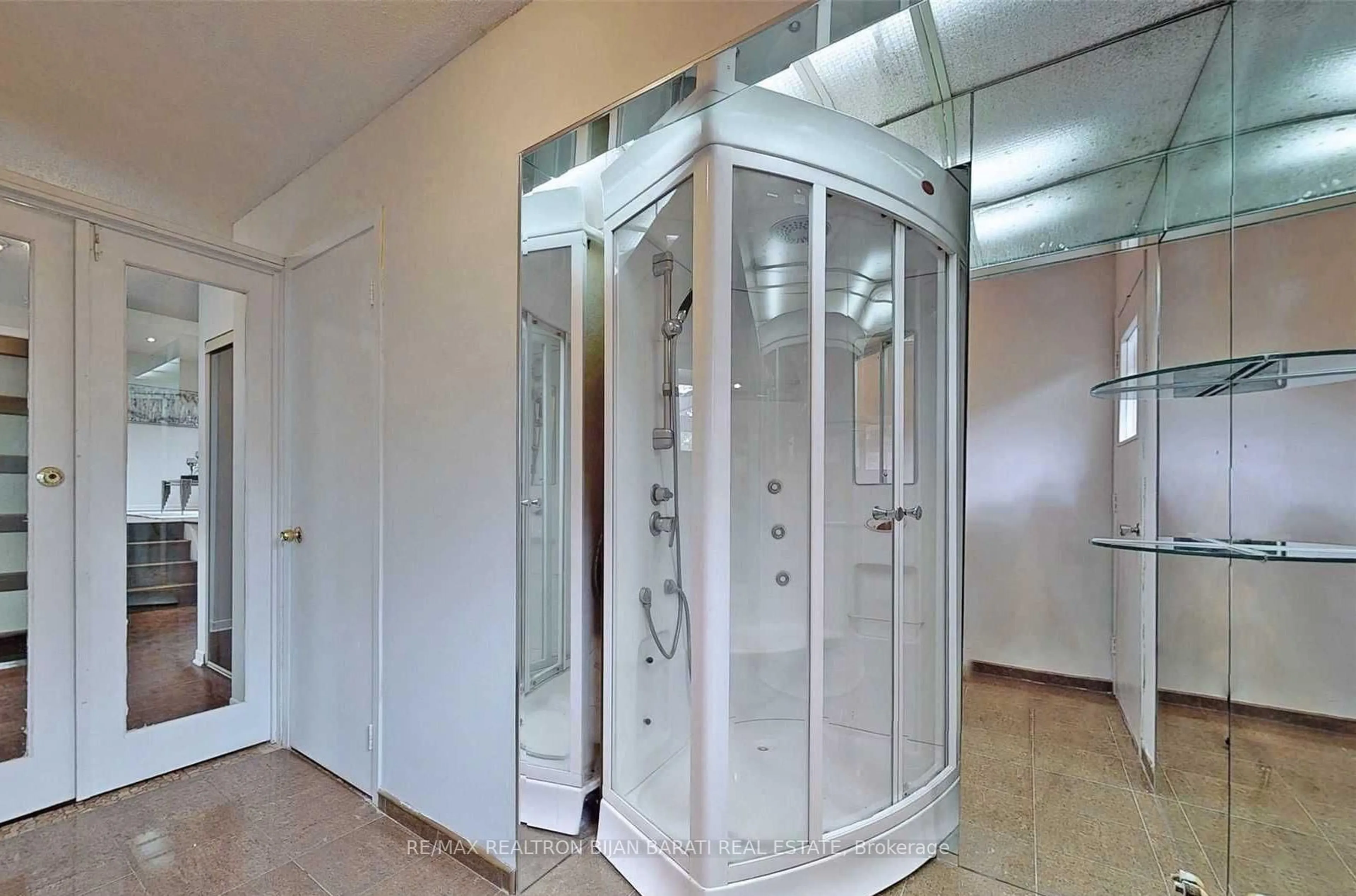 Unknown for 18 Mayvern Cres, Richmond Hill Ontario L4C 5J4