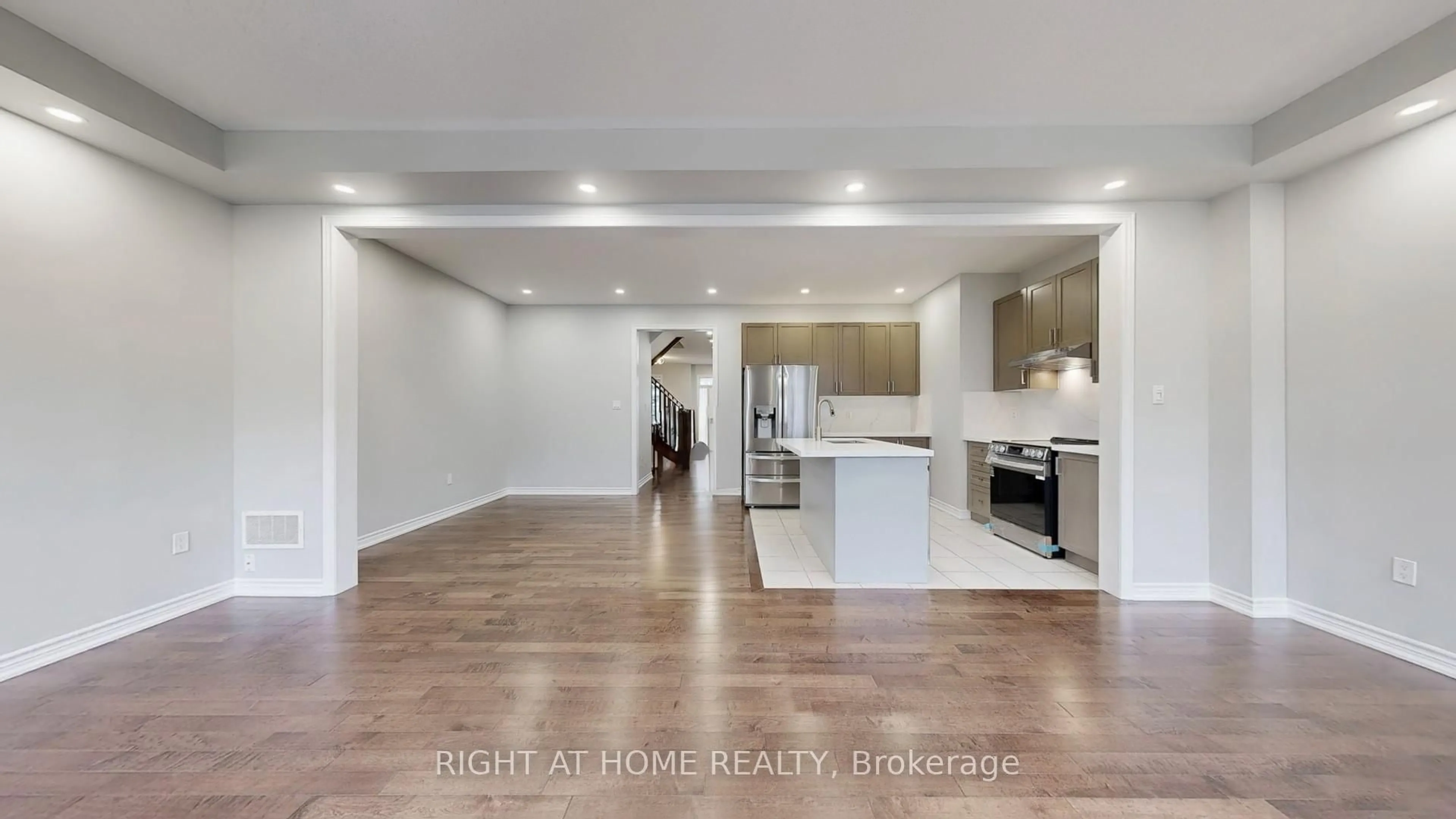 Open concept kitchen, unknown for 71 Mondial Cres, East Gwillimbury Ontario L9N 0S2