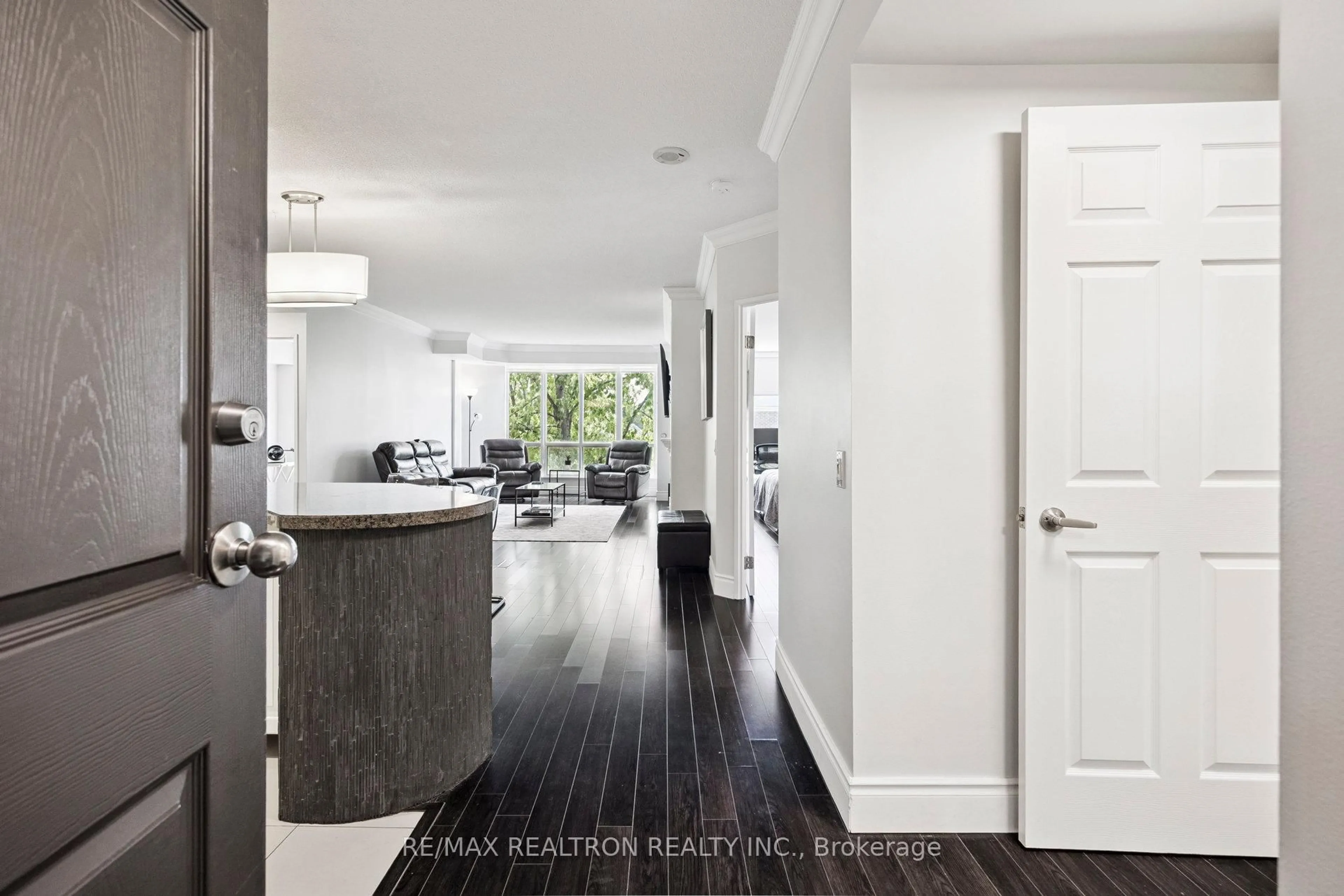 Indoor entryway for 7398 Yonge St #317A, Vaughan Ontario L4J 8J2