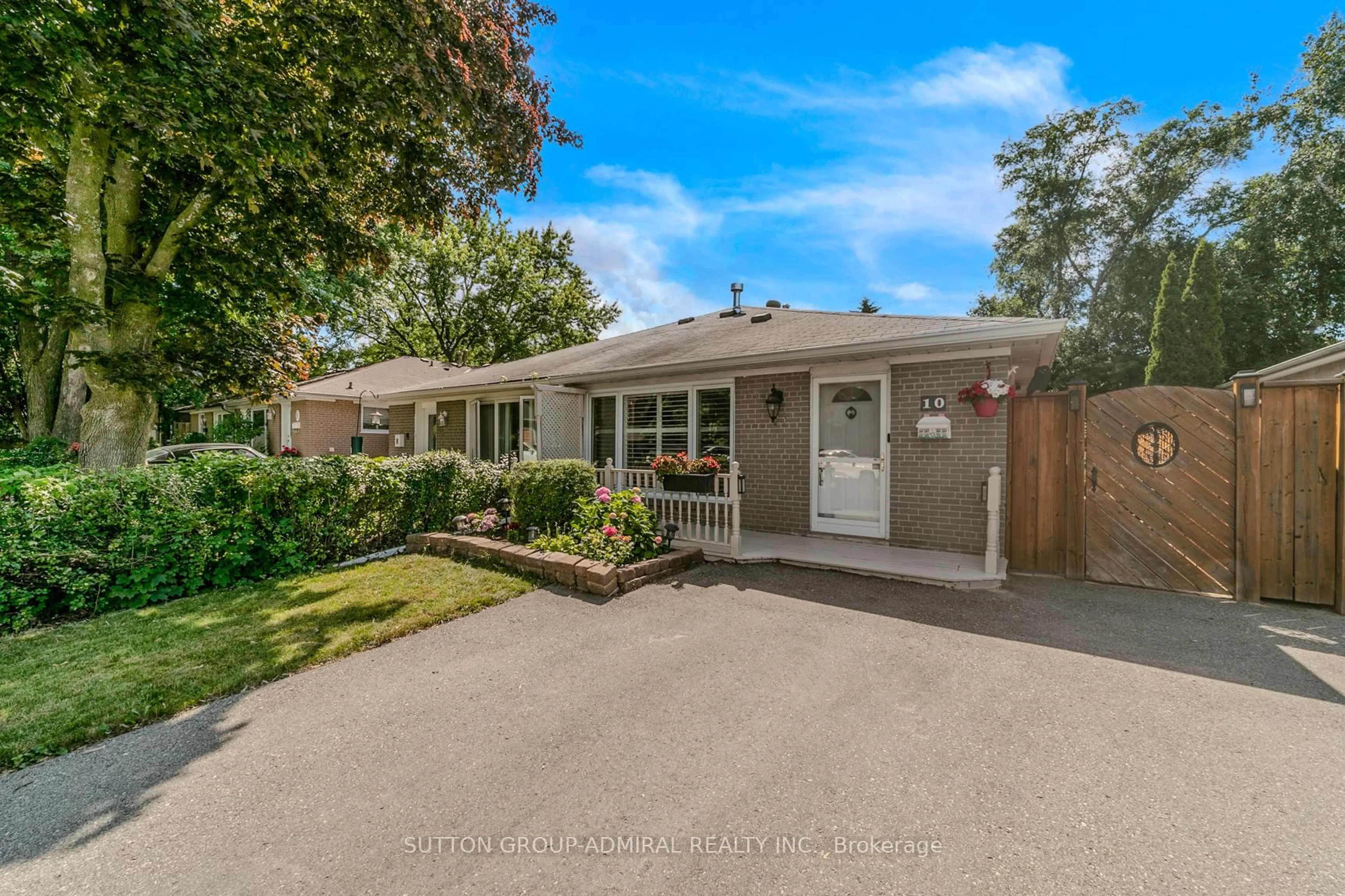 Unknown for 10 Kitimat Cres, Aurora Ontario L4G 3C3