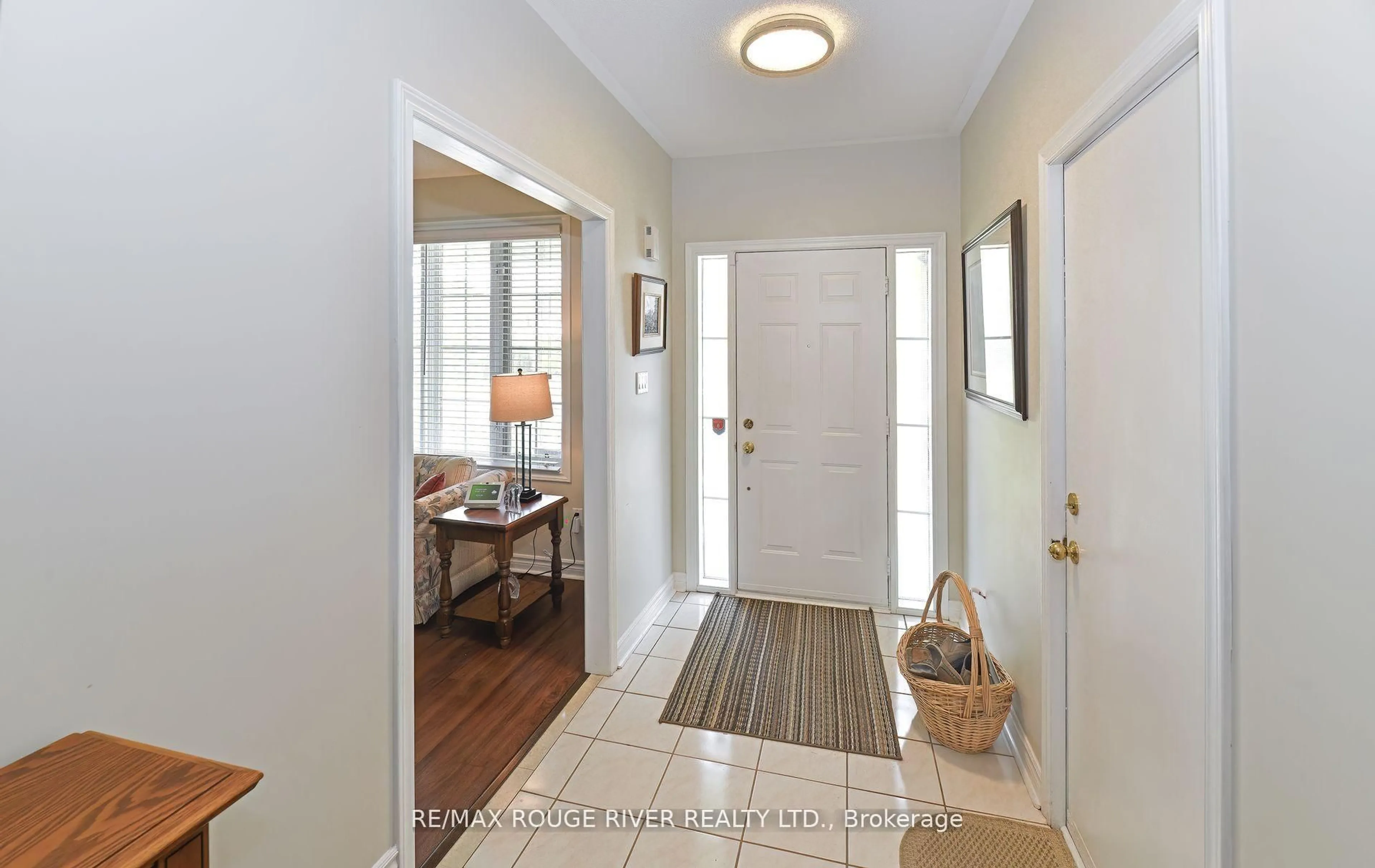 Indoor entryway for 48 Enzo Cres, Uxbridge Ontario L9P 1M1