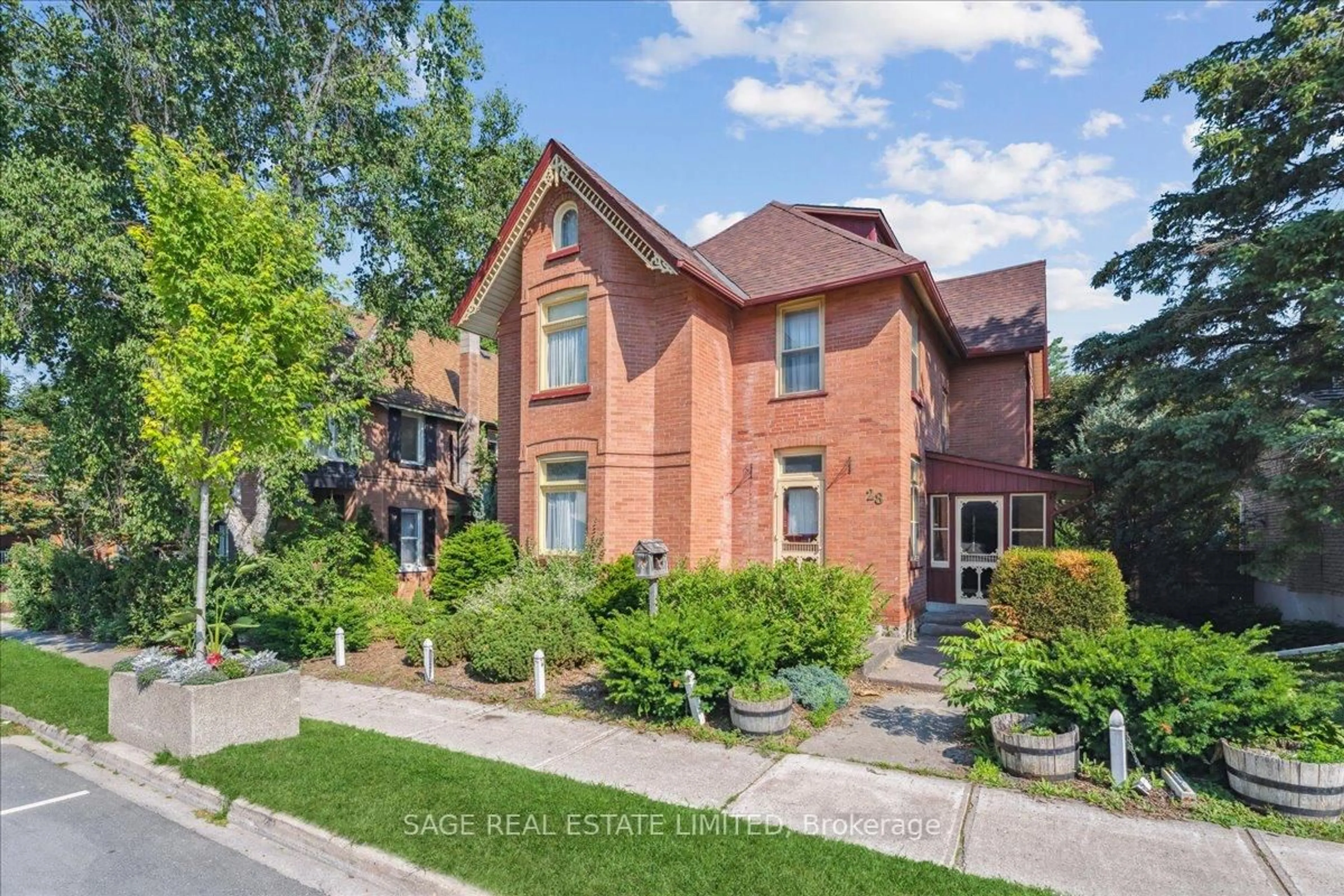 Home with brick exterior material, street for 28 Queen St, Innisfil Ontario L0L 1L0