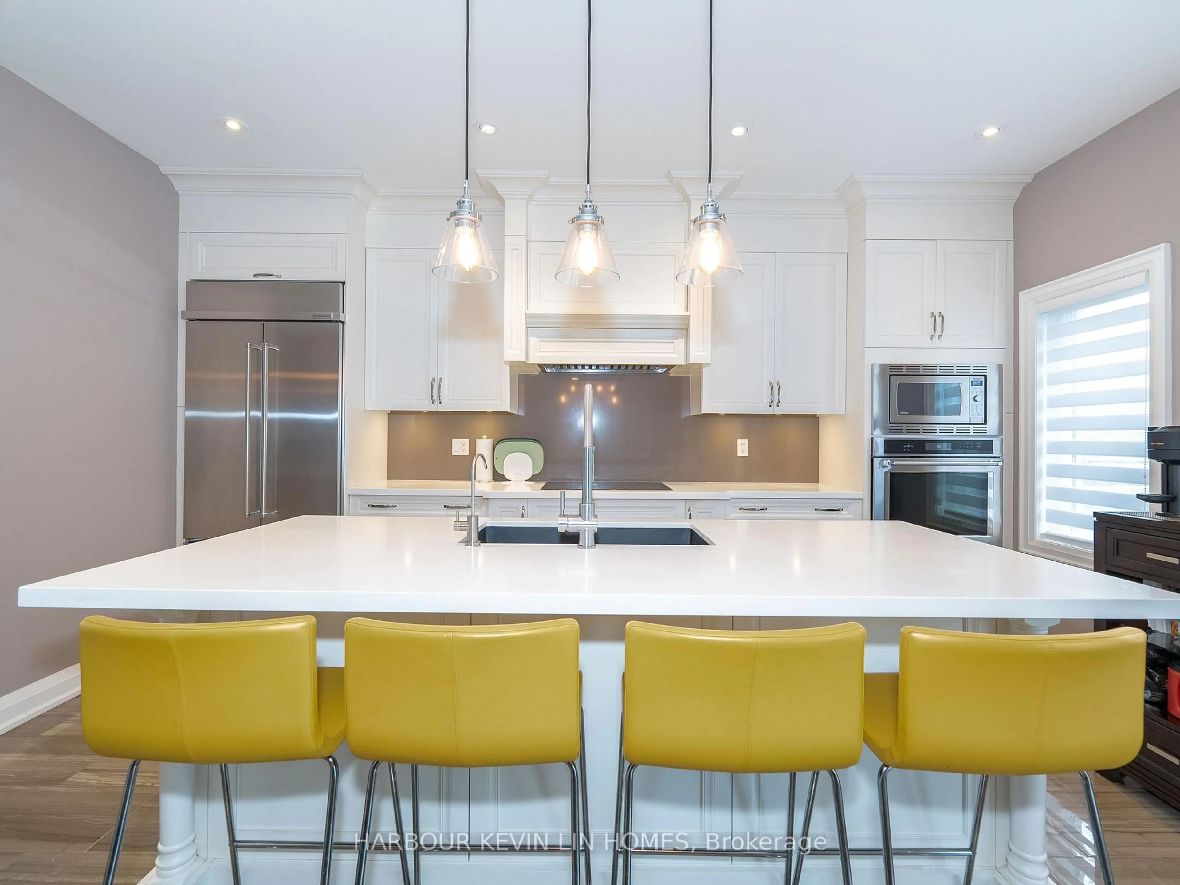 Contemporary kitchen, ceramic/tile floor for 6 Point Pelee Lane, Richmond Hill Ontario L4S 0G4