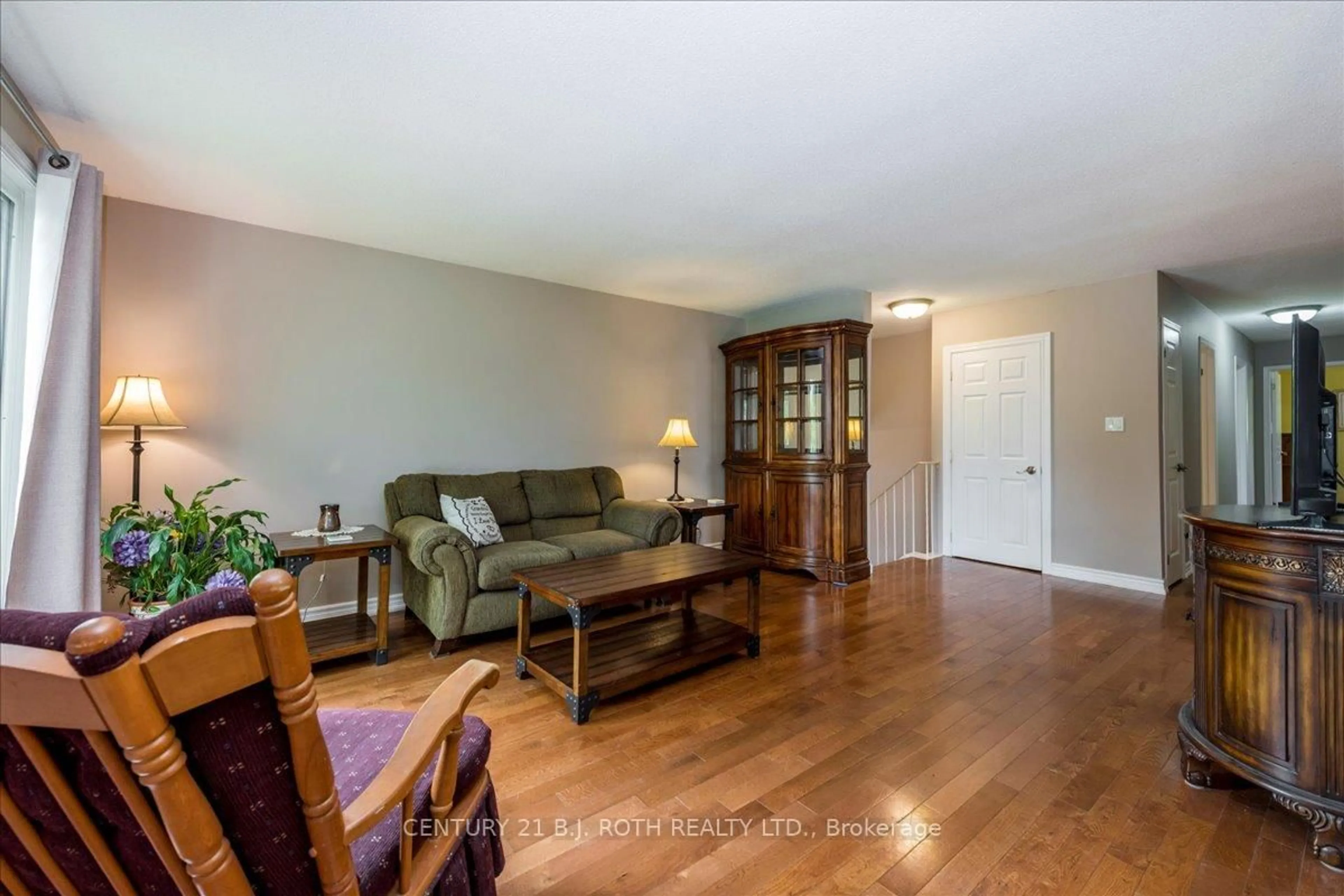 Living room with furniture, wood/laminate floor for 2834 Dempster Ave, Innisfil Ontario L9S 1C2