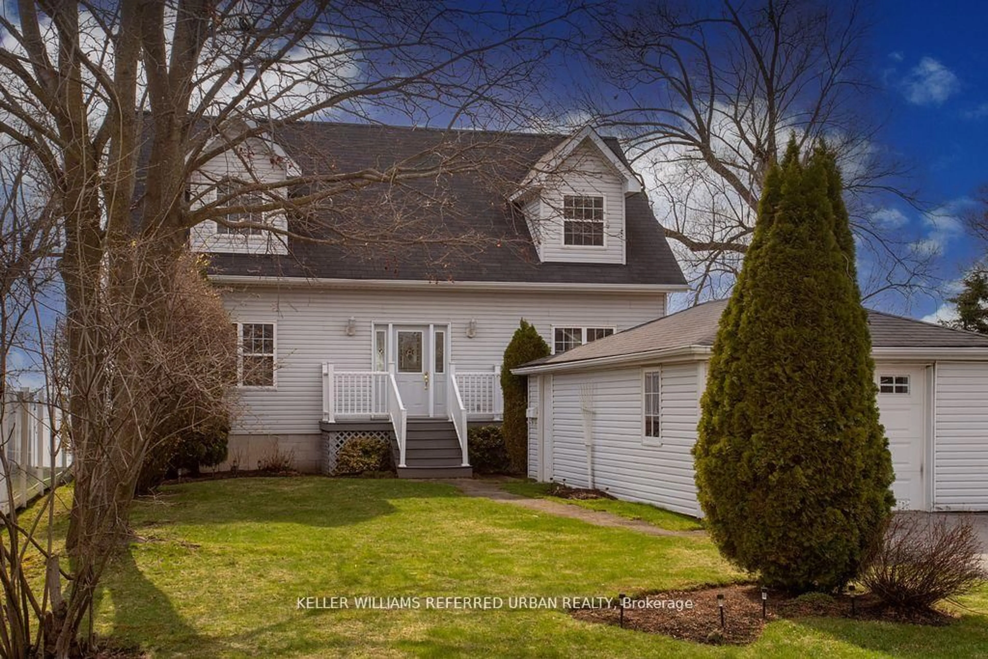 Home with vinyl exterior material, street for 259 Pleasant Blvd, Georgina Ontario L4P 2S7