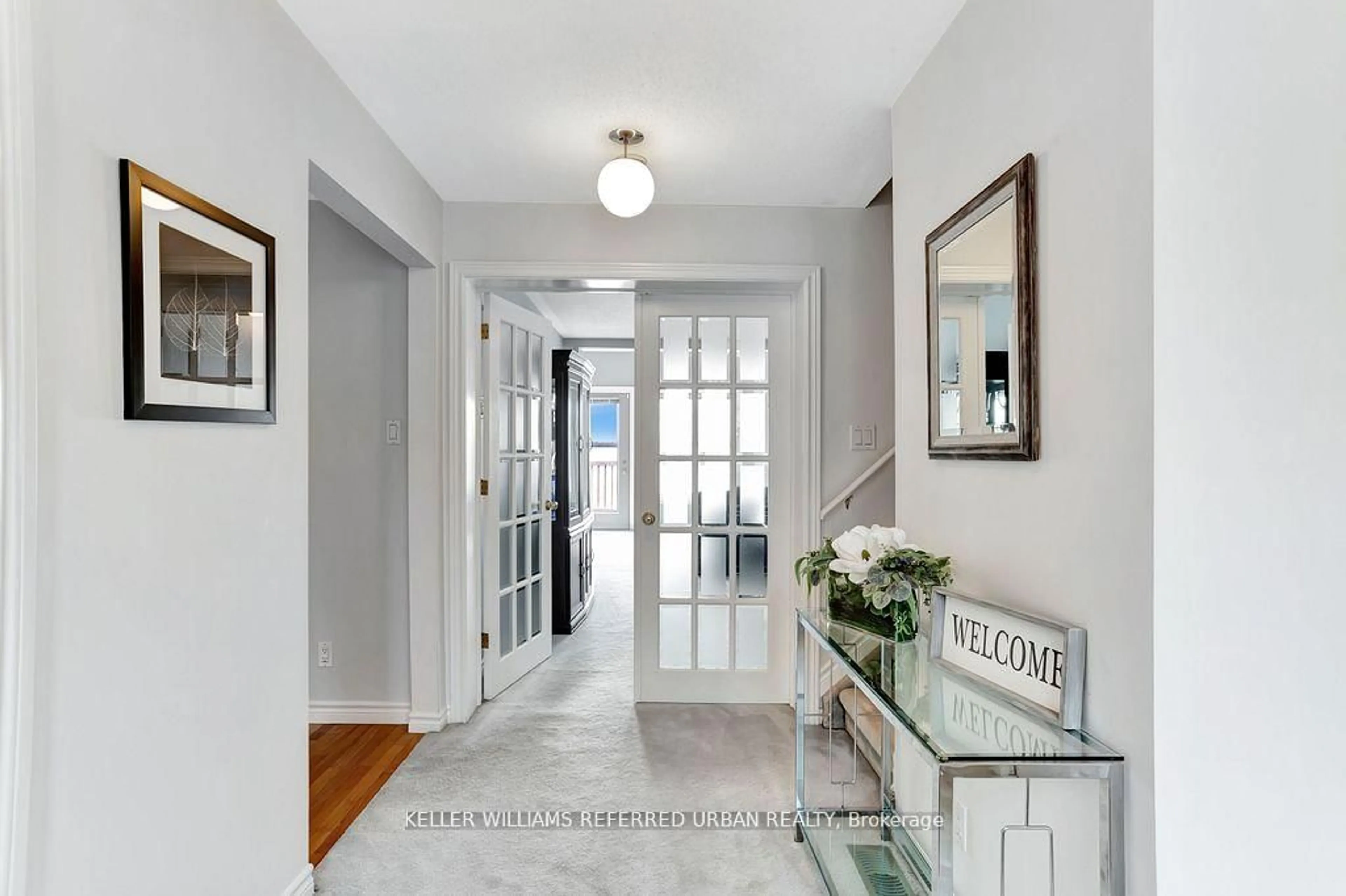 Indoor entryway for 259 Pleasant Blvd, Georgina Ontario L4P 2S7