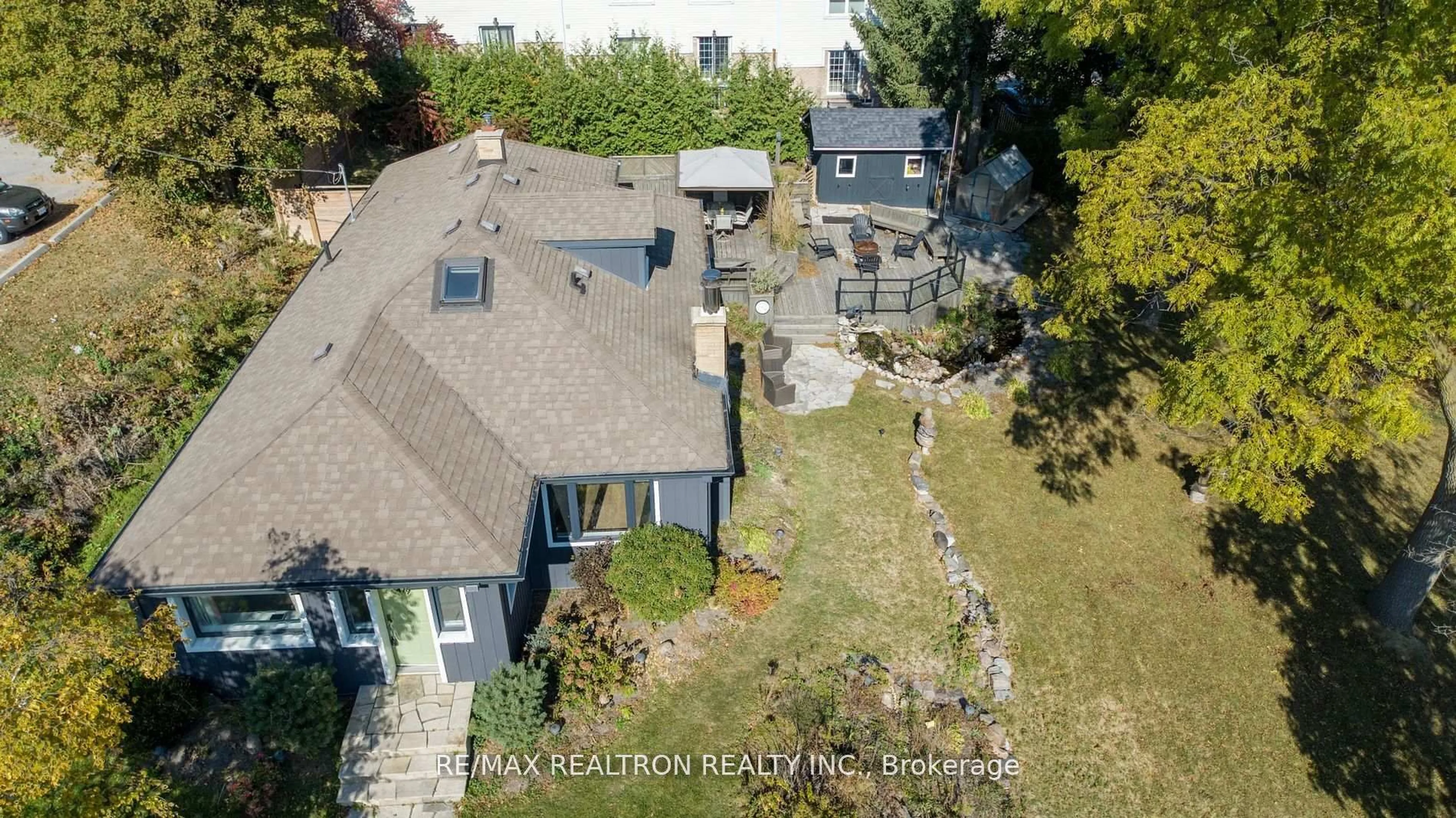 A pic from outside/outdoor area/front of a property/back of a property/a pic from drone, unknown for 479 Millard Ave, Newmarket Ontario L3Y 2A6