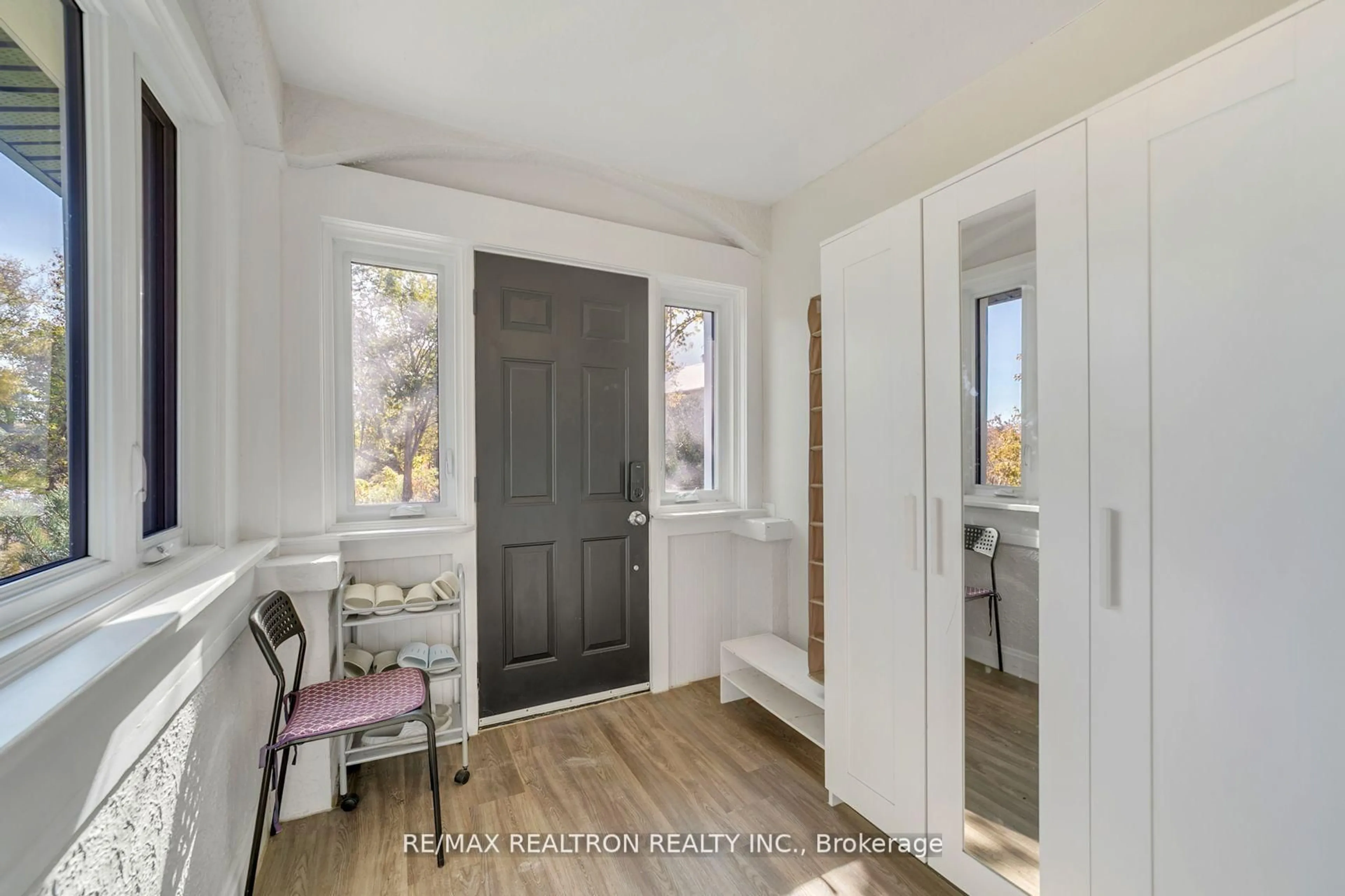 Indoor entryway for 479 Millard Ave, Newmarket Ontario L3Y 2A6