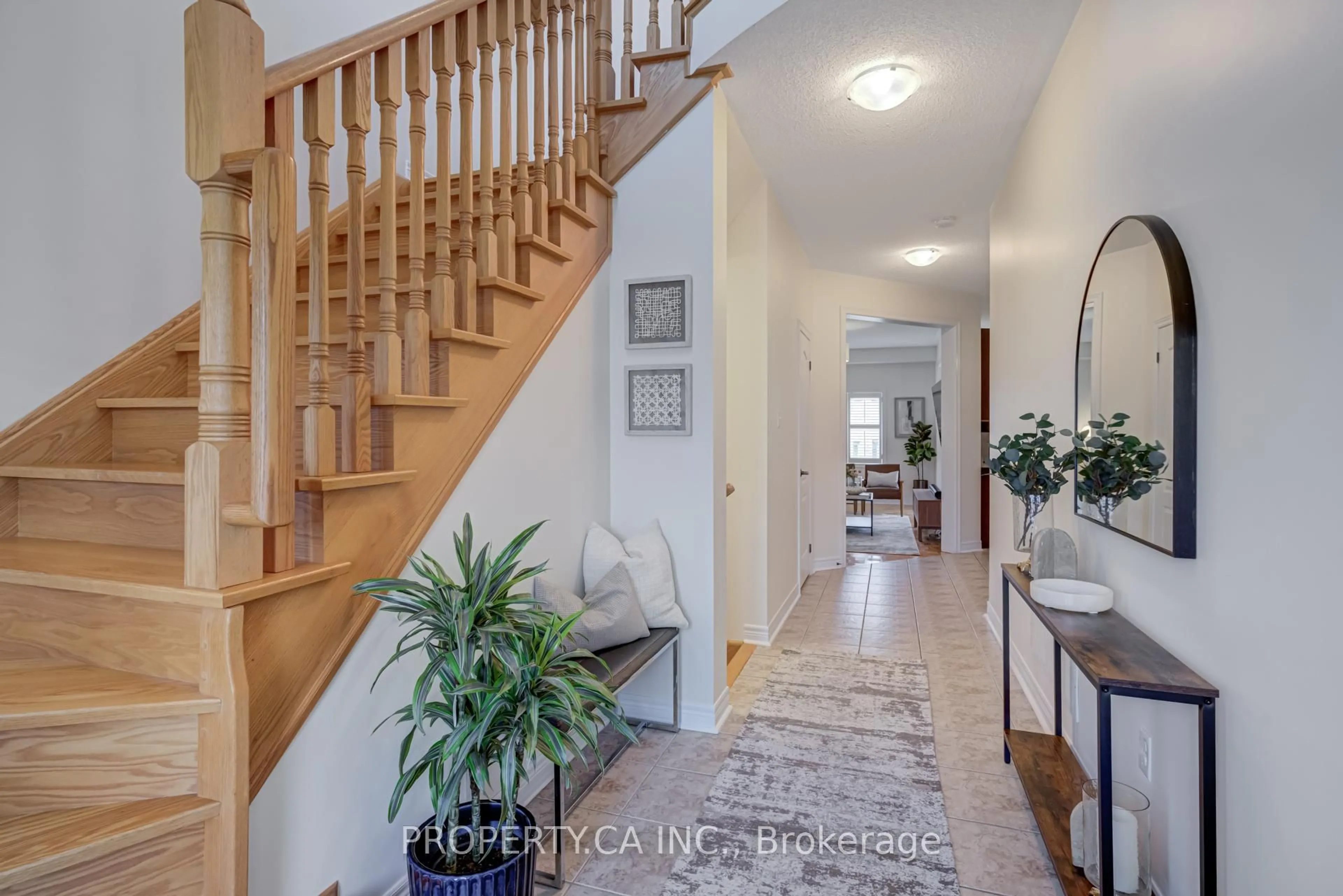Indoor entryway for 35 Canyon Gate Cres, Vaughan Ontario L6A 0B4