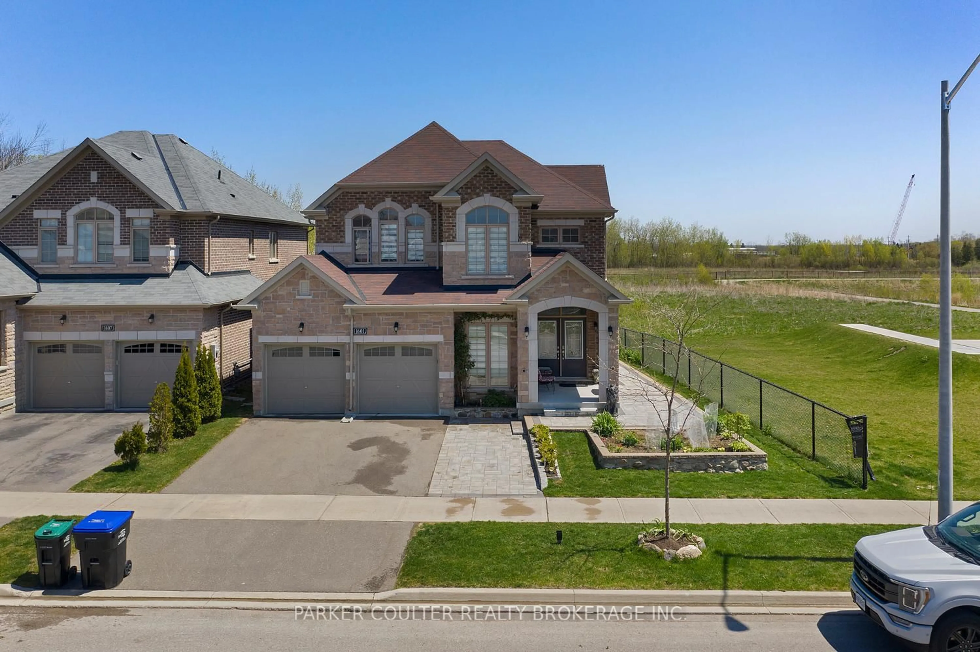 A pic from outside/outdoor area/front of a property/back of a property/a pic from drone, street for 1601 Emberton Way, Innisfil Ontario L9S 0N4