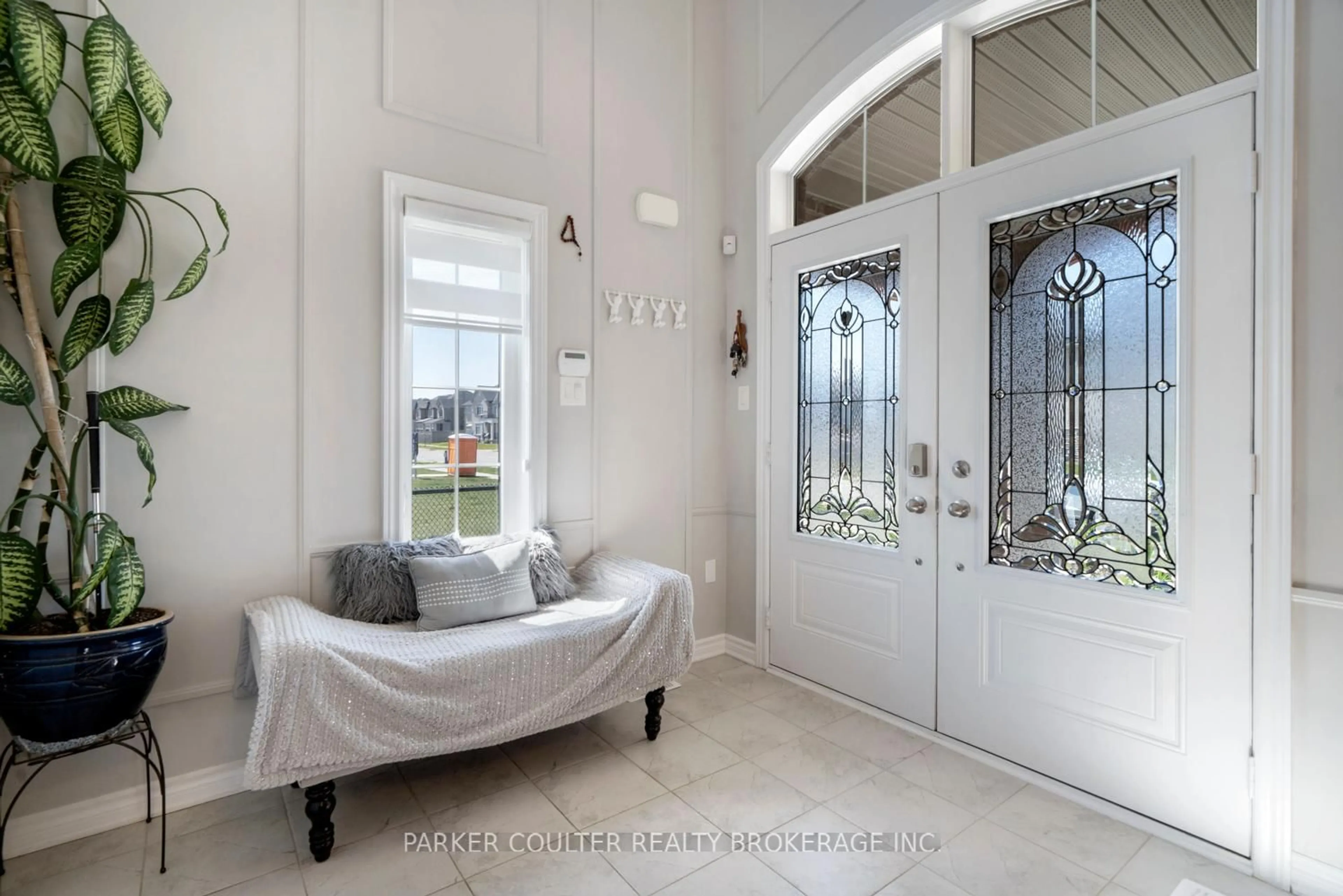 Indoor entryway for 1601 Emberton Way, Innisfil Ontario L9S 0N4