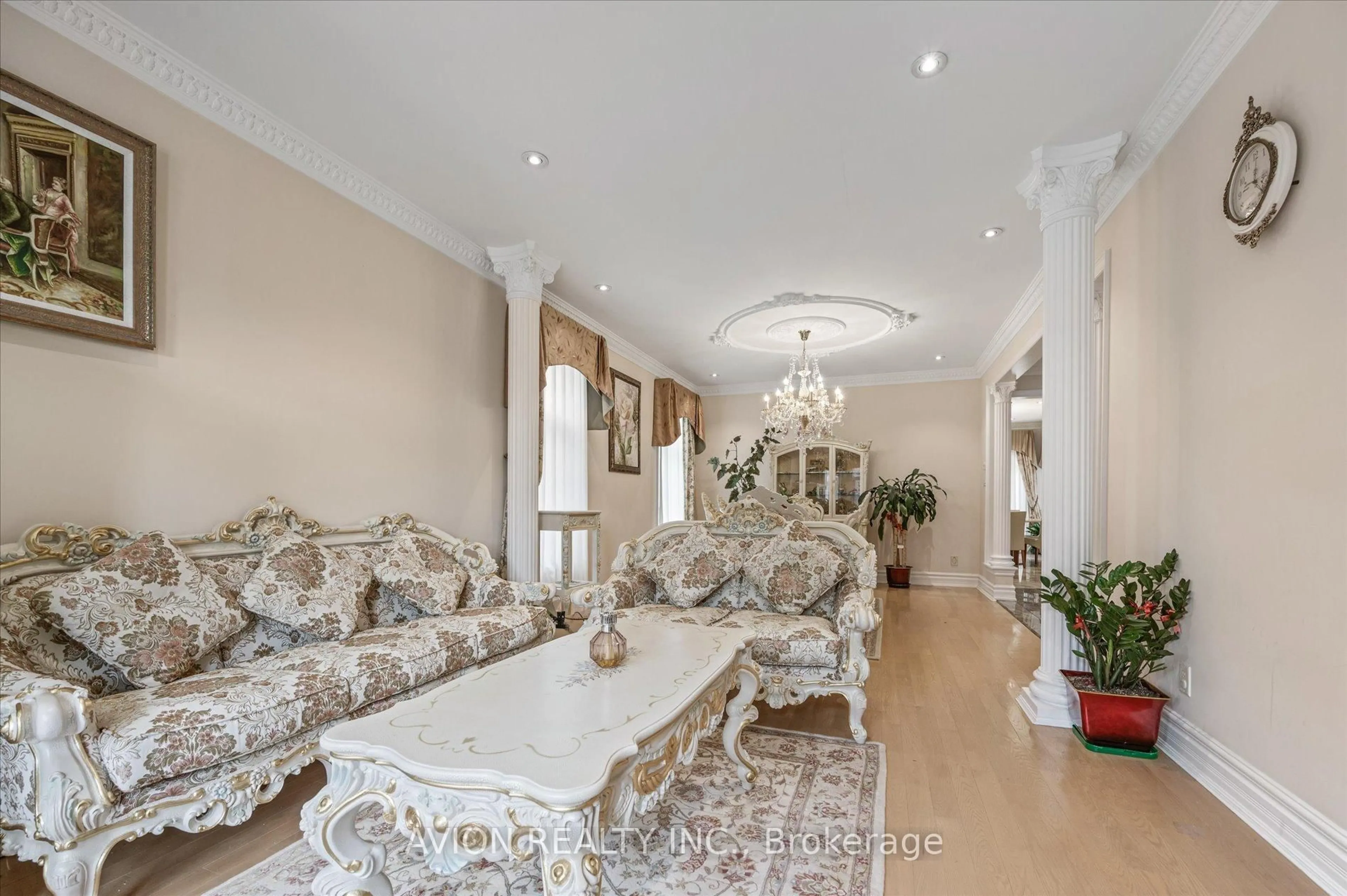 Living room with furniture, unknown for 55 Frybrook Cres, Richmond Hill Ontario L5B 4B9