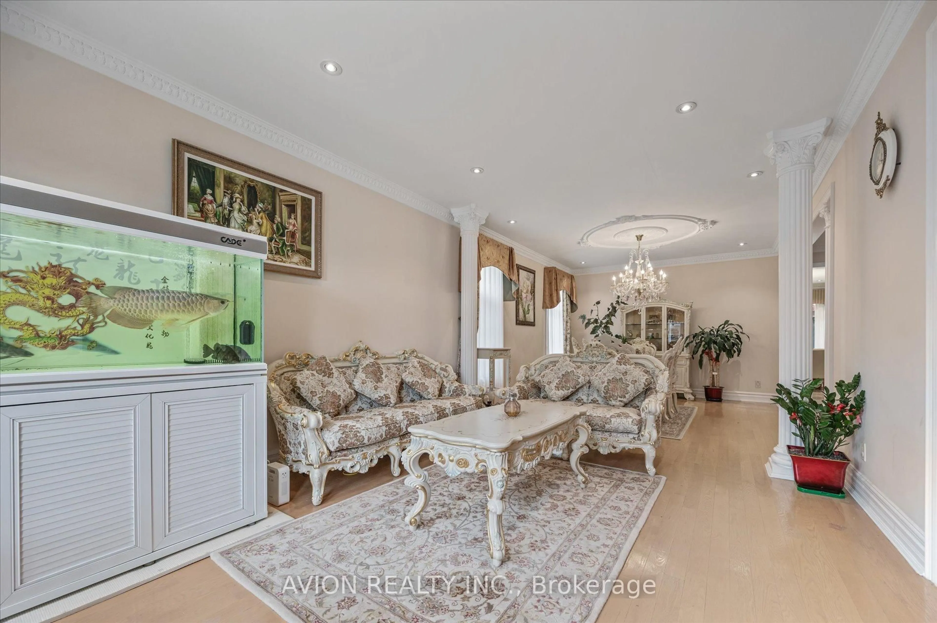 Living room with furniture, unknown for 55 Frybrook Cres, Richmond Hill Ontario L5B 4B9