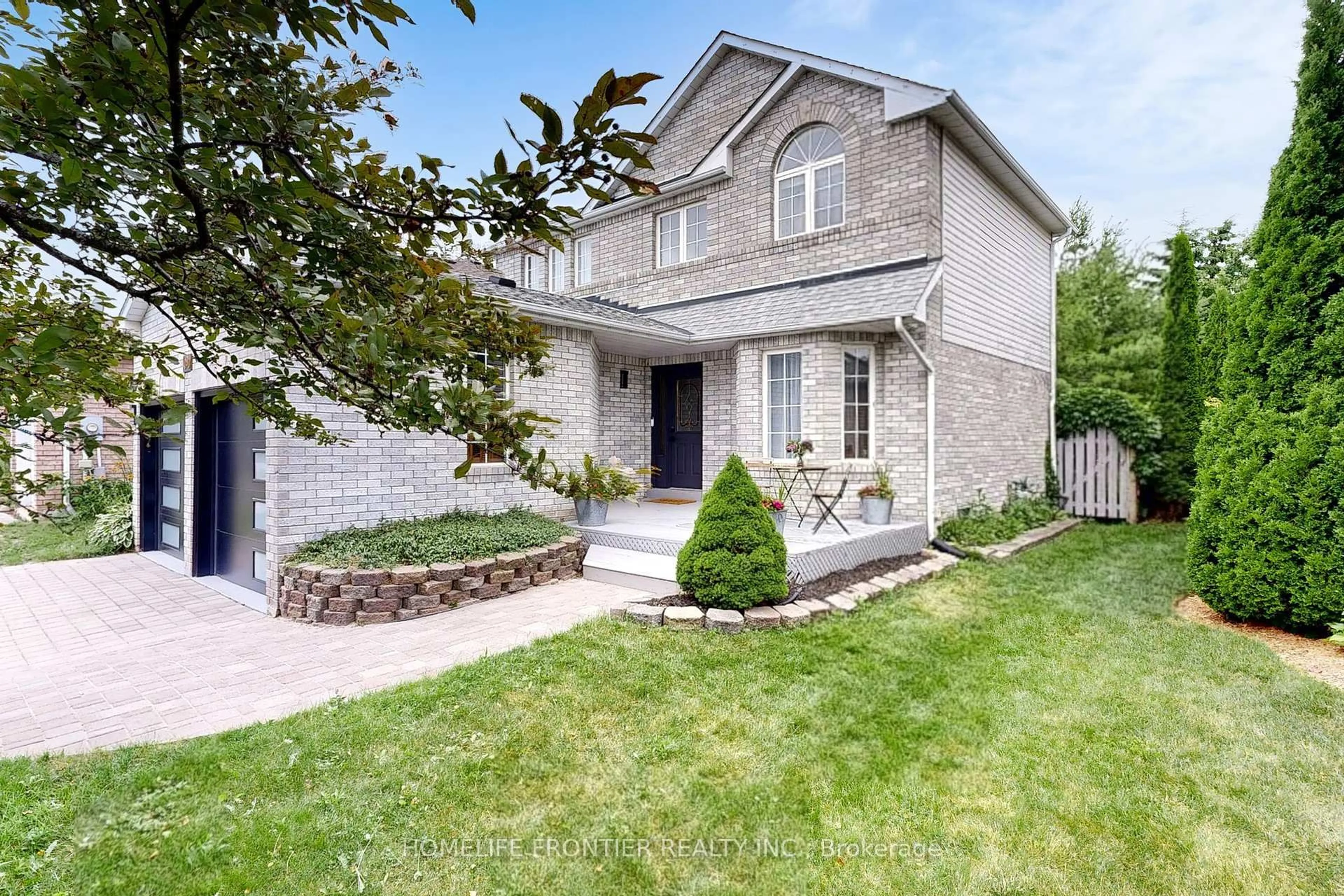 Home with brick exterior material, street for 1090 Kensington St, Innisfil Ontario L9S 1V1