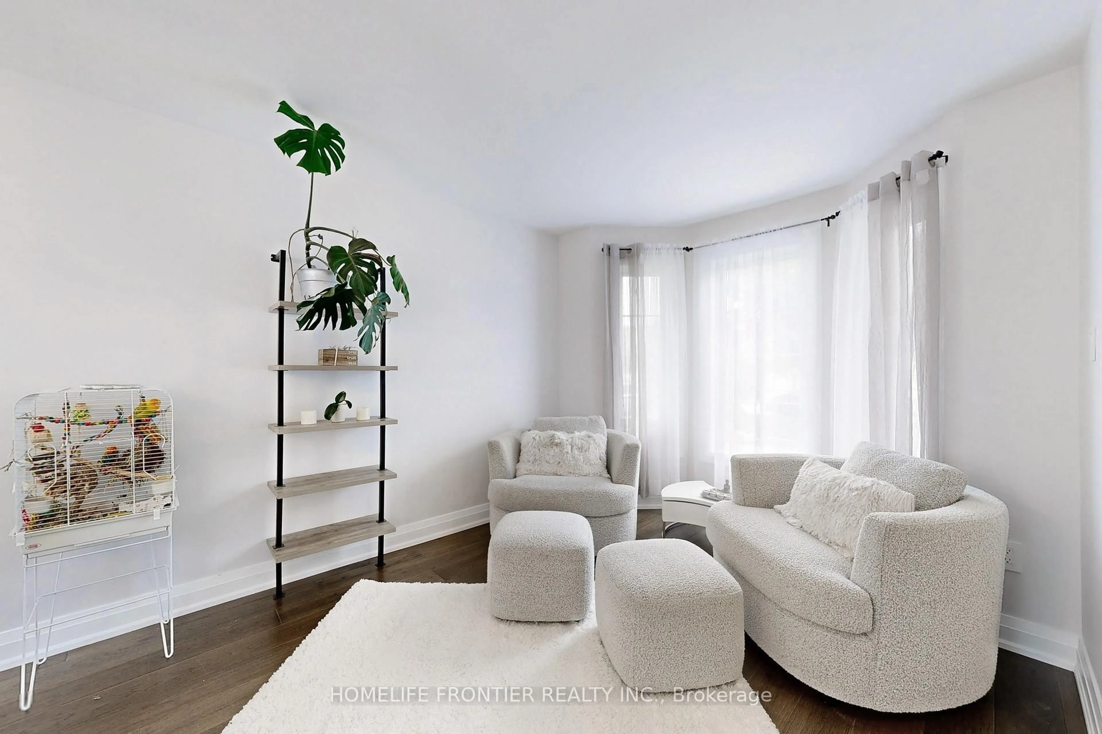 Living room with furniture, unknown for 1090 Kensington St, Innisfil Ontario L9S 1V1