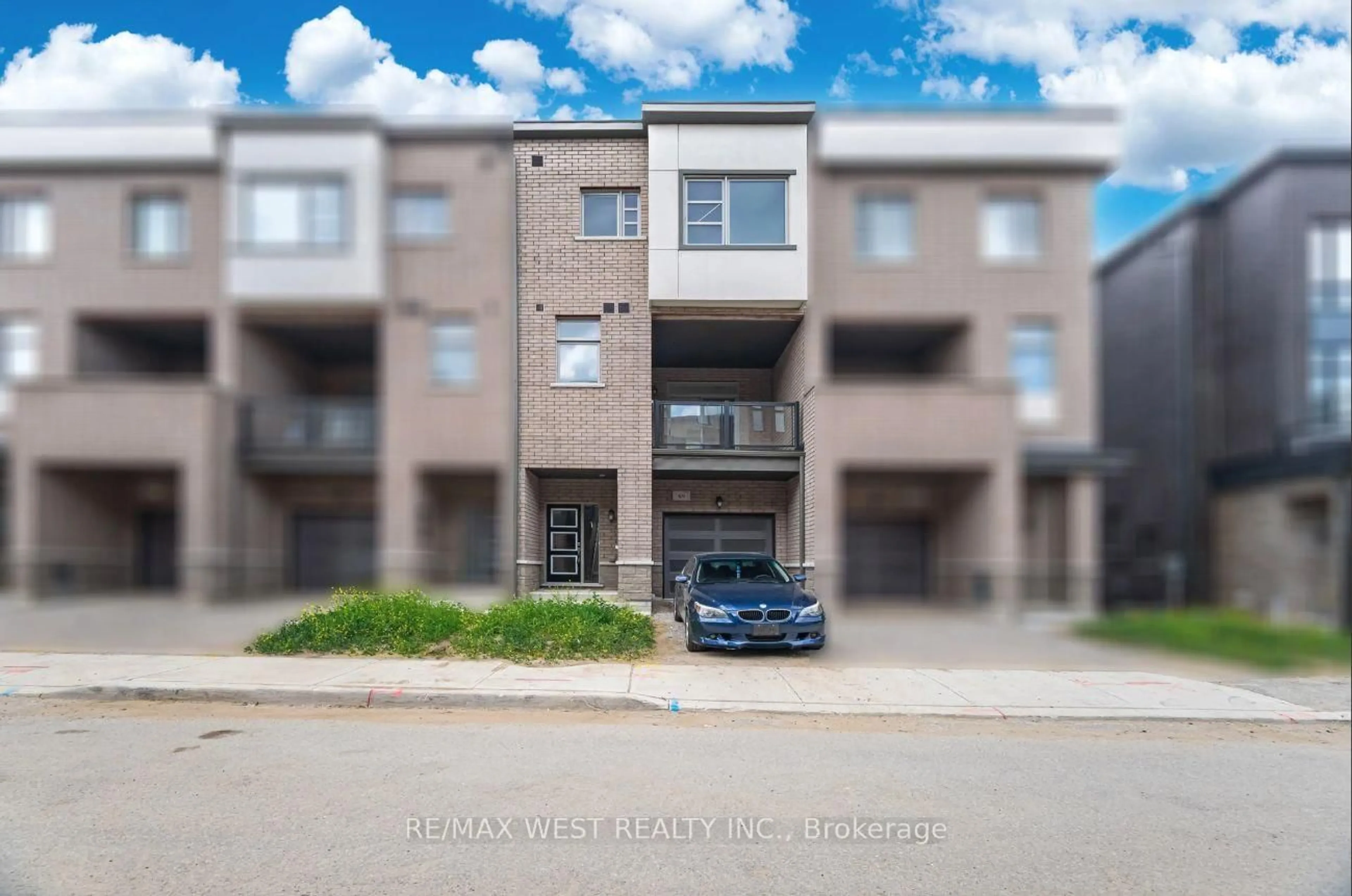 A pic from outside/outdoor area/front of a property/back of a property/a pic from drone, unknown for 69 Inverary Cres, Vaughan Ontario L4H 5G8