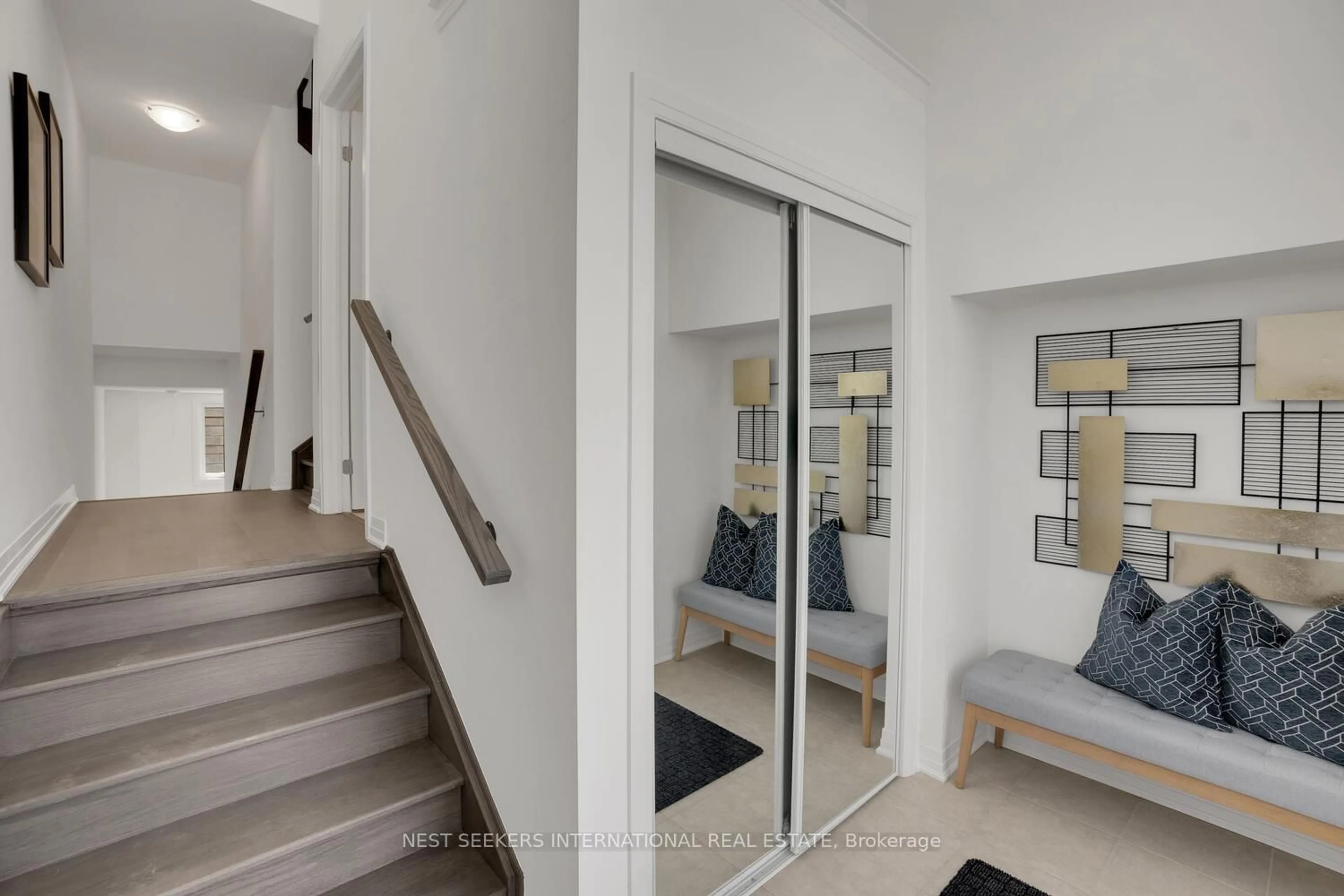 Indoor entryway for 60 Totten Tr, New Tecumseth Ontario L0G 1W0