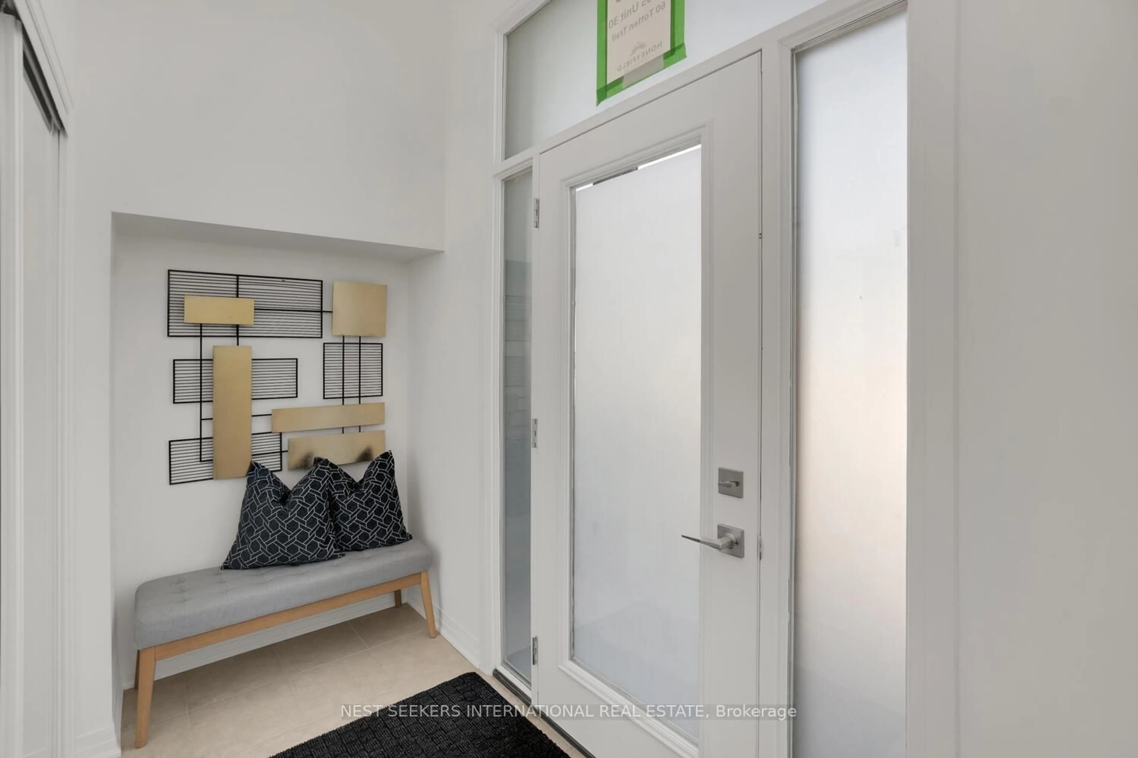 Indoor entryway for 60 Totten Tr, New Tecumseth Ontario L0G 1W0
