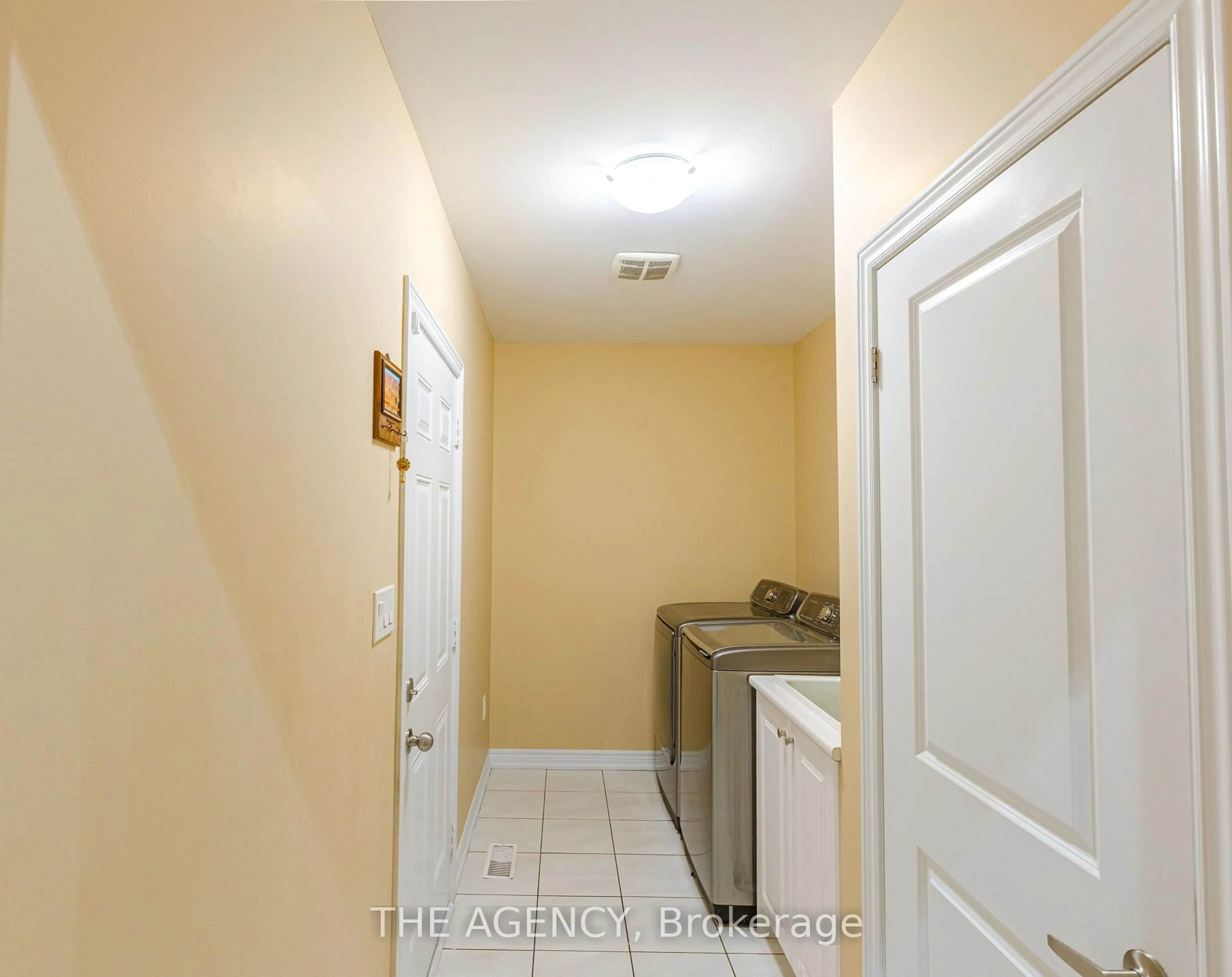 Laundry room for 20 Nocturne Ave, Vaughan Ontario L4H 4H9